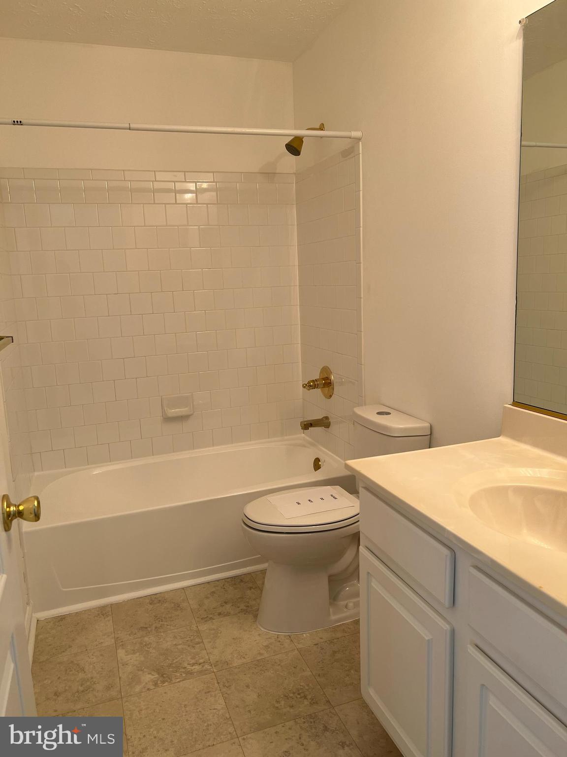 COVINGTON KNOLLS - Residential Lease