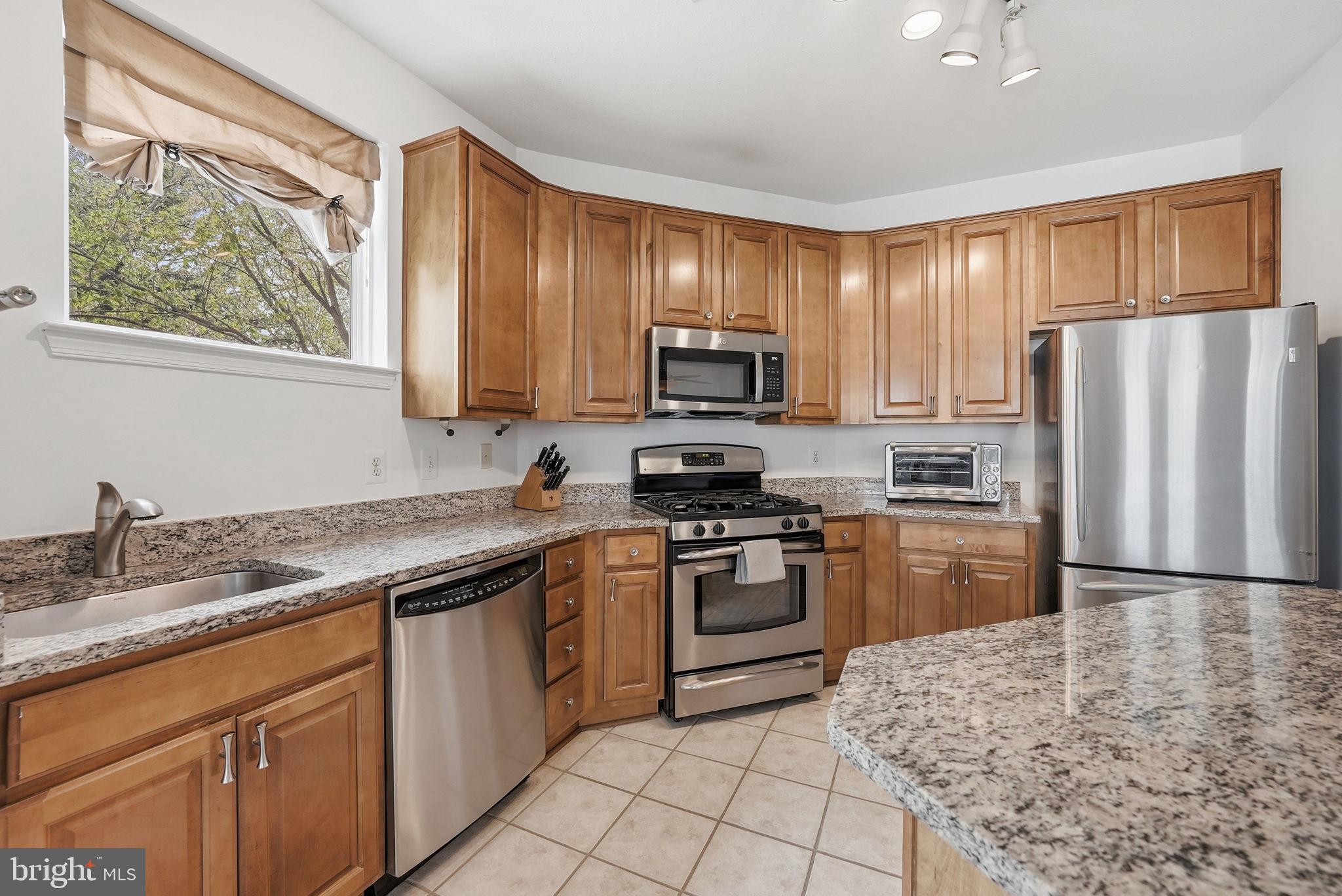 MARQUIS AT VIENNA STATION - Residential