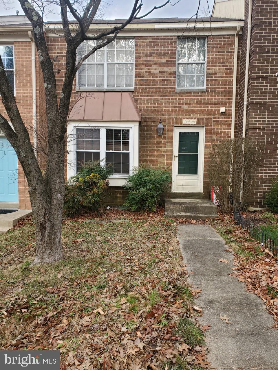 DUMONT OAKS - Residential