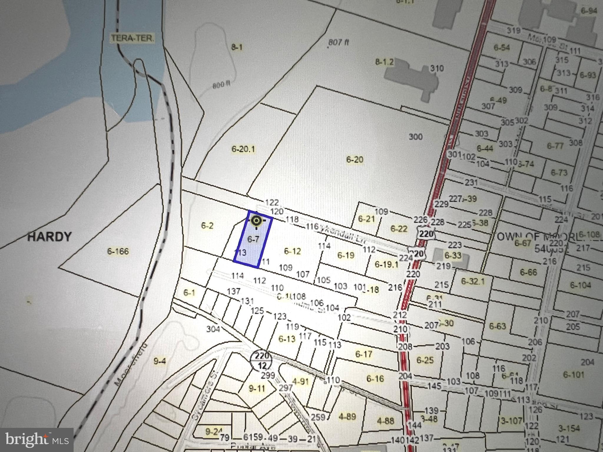 Main image without alt text