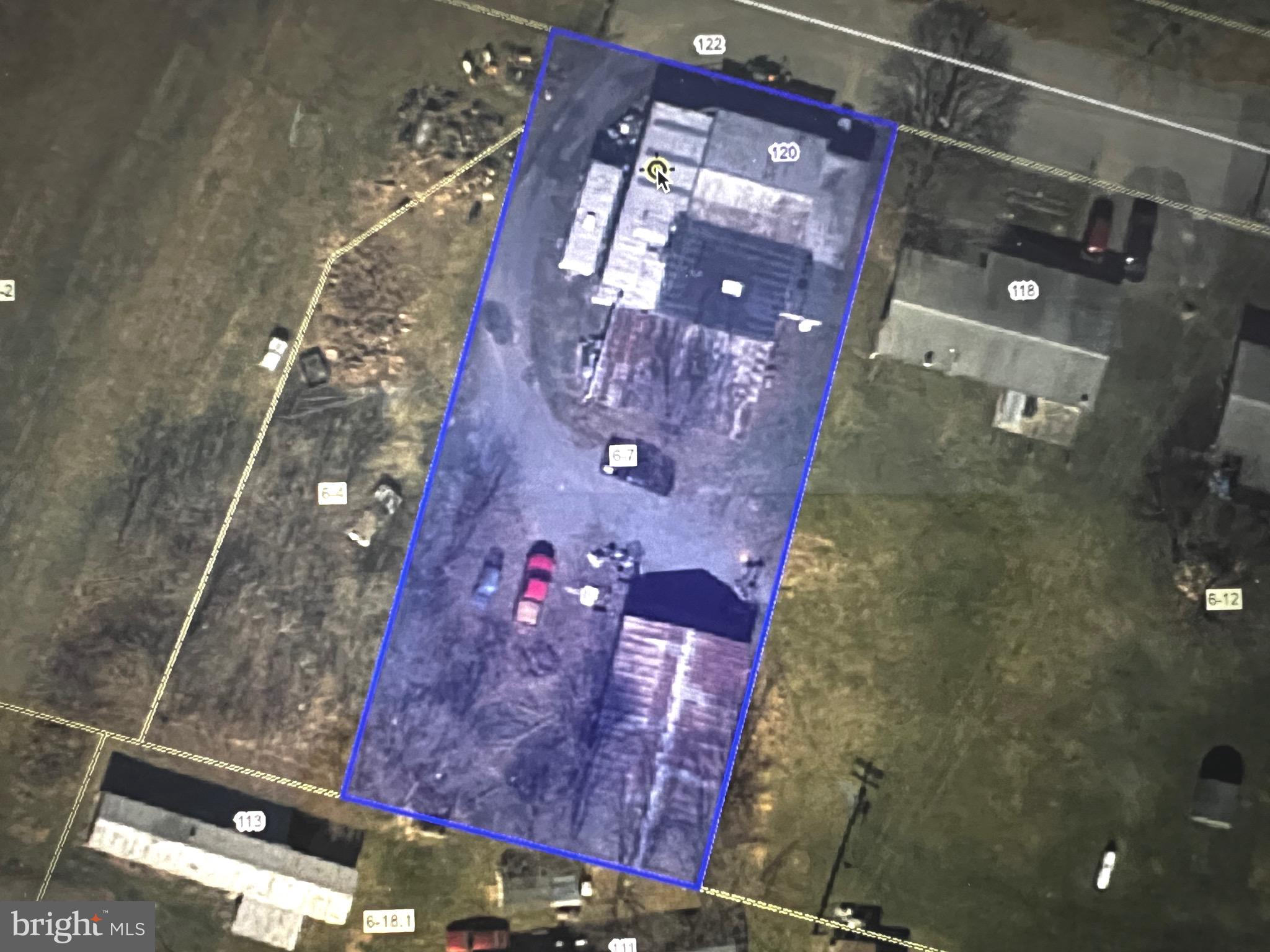 Main image without alt text