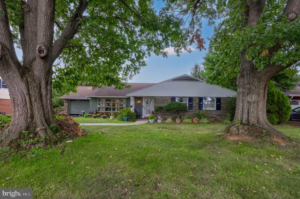 Photo of 201 Murry Hill Drive, LANCASTER, PA 17601 (MLS # PALA2094164)