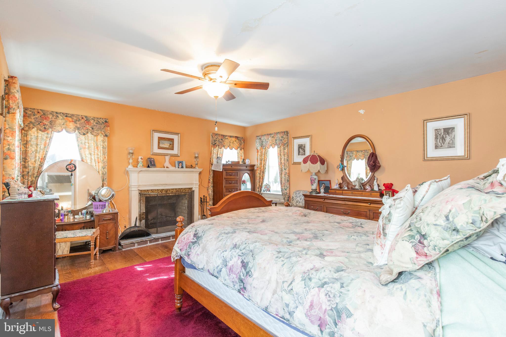 FOX CHASE - Residential