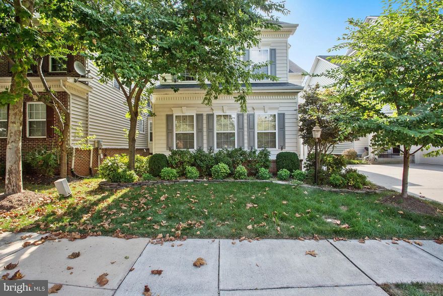 ELEGANT & BREATHTAKING single family home with 4 Bedrooms & 2.5 Baths in Haymarket Station. Gourmet Eat-in Kitchen w/granite counter tops, stainless steel appliances, island, wine fridge & separate Dining Room. Large Family Room w/gas fireplace & a large luxurious Master Suite. Custom Trek Deck w/custom Sun Setter Awning, 2-car Garage & many more upgrades throughout.