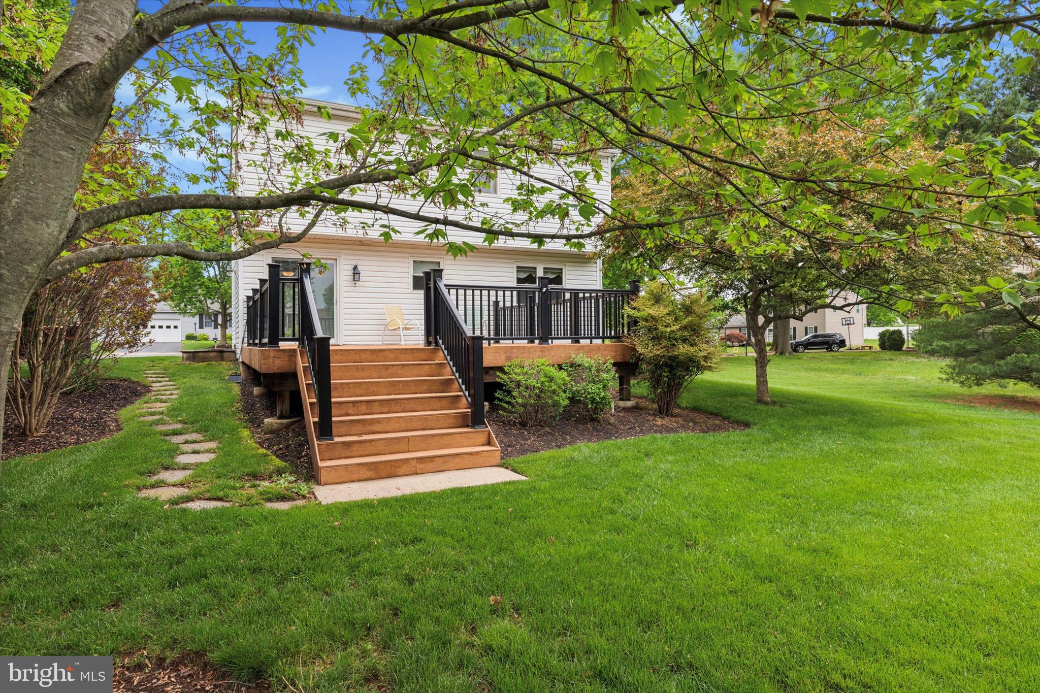 1114 AMBER LANE
