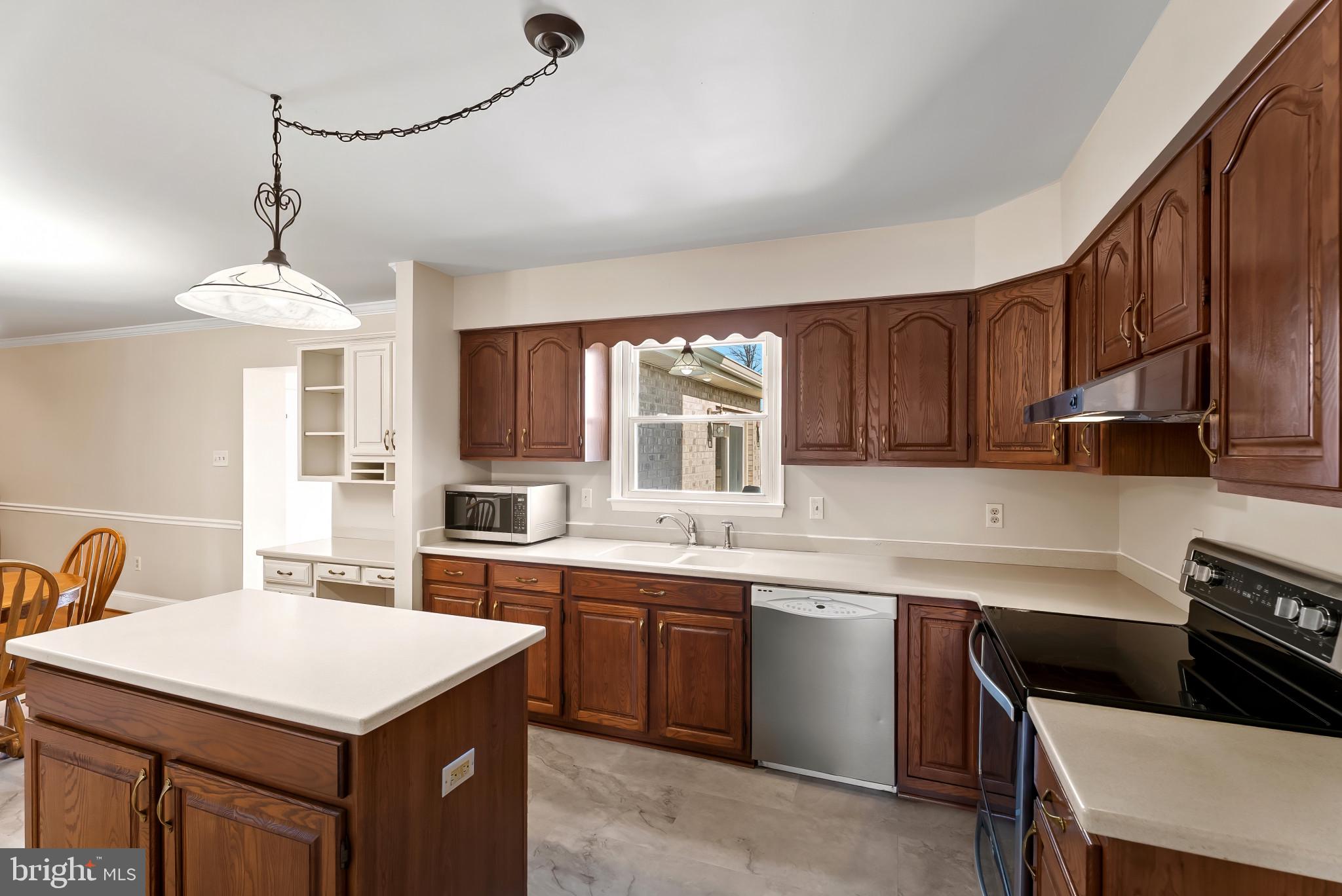 POTOMAC MANOR - Residential