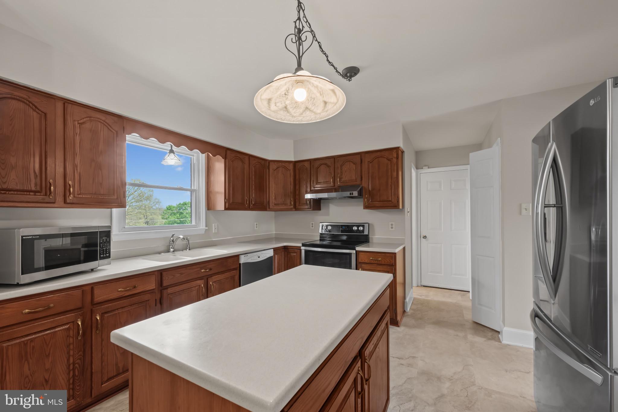 POTOMAC MANOR - Residential