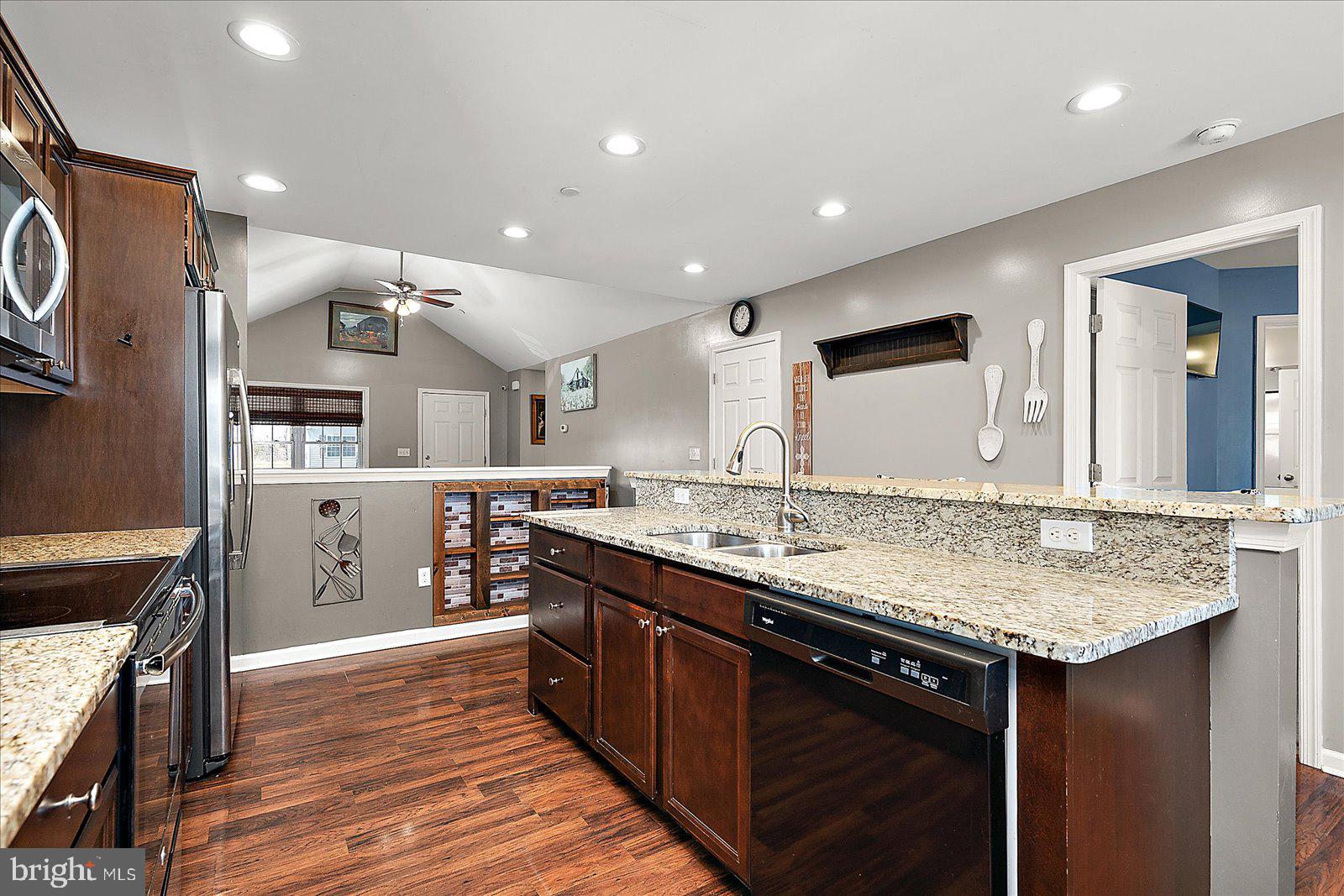 WOODLAND MANOR - Residential