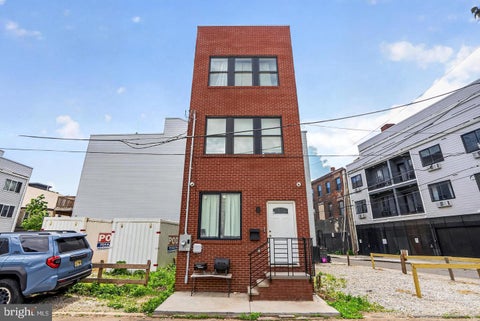 Townhouse For Sale - 540 Edgley Street<br/> PHILADELPHIA, PA 19122