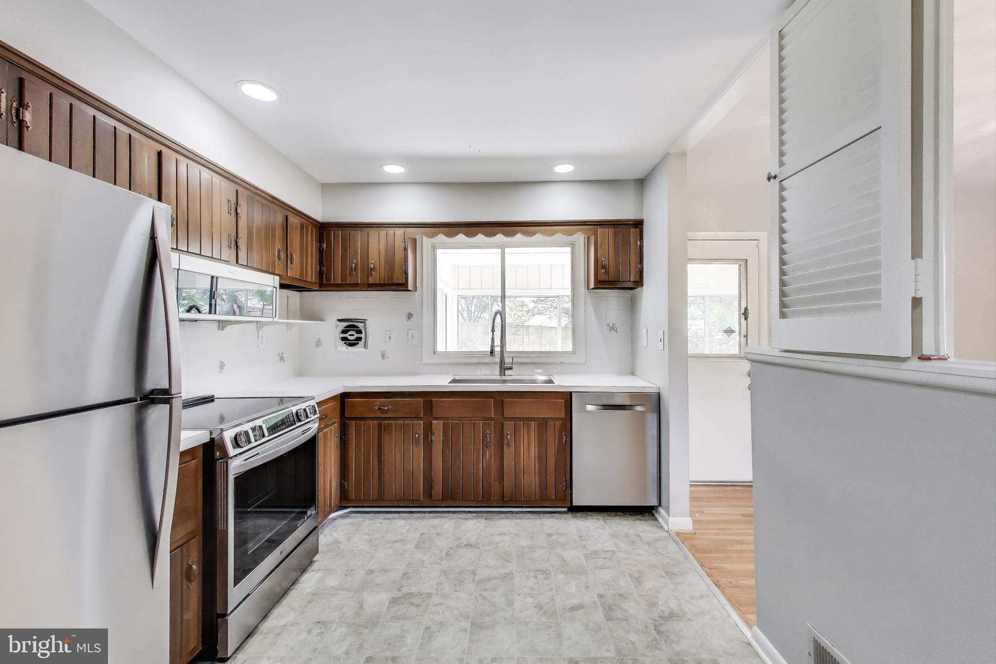 BEL PRE WOODS - Residential Lease