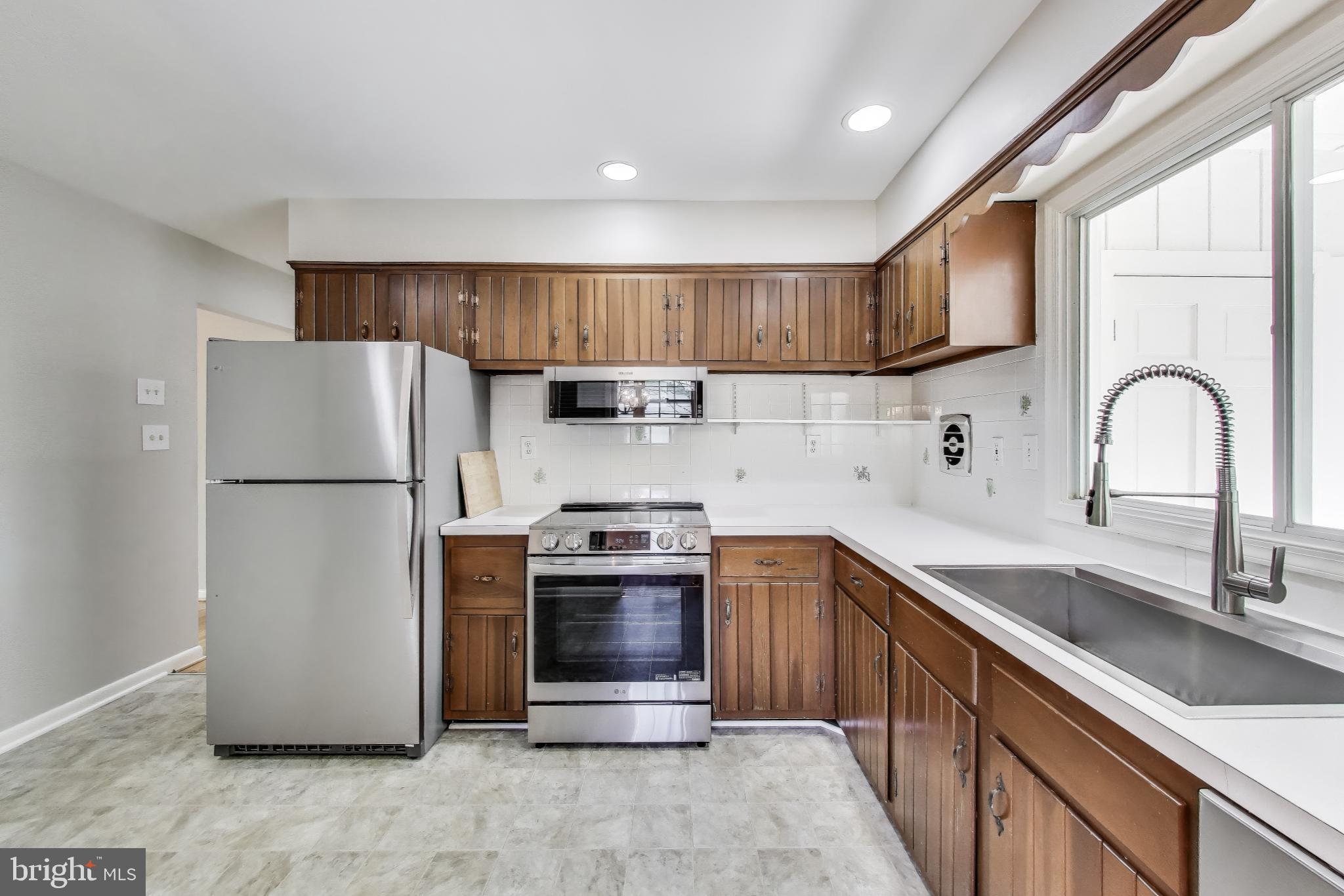 BEL PRE WOODS - Residential Lease