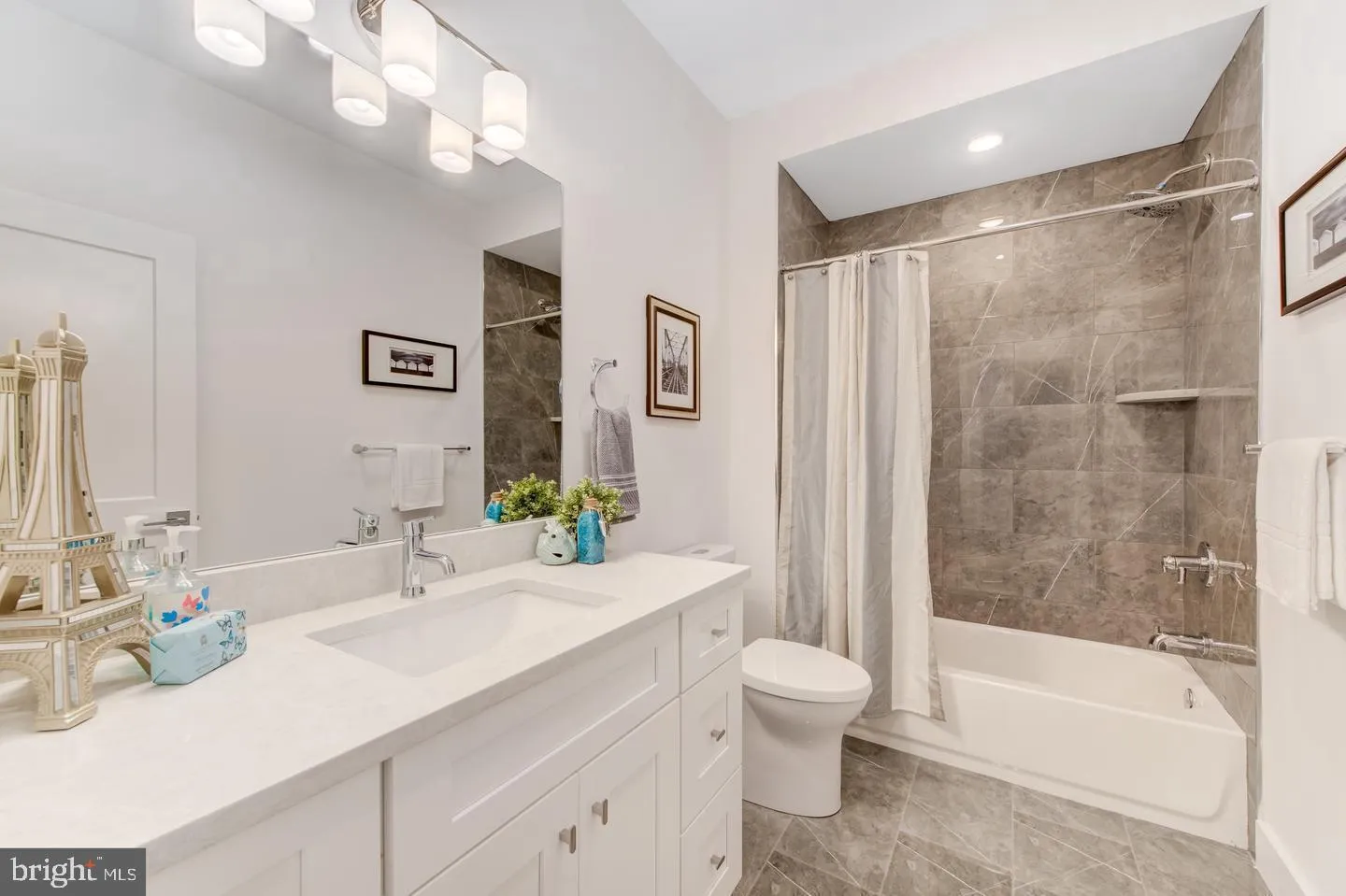 Philadelphia, Pennsylvania 19125, United States, 3 Bedrooms Bedrooms, ,3 BathroomsBathrooms,Residential,Active,184160