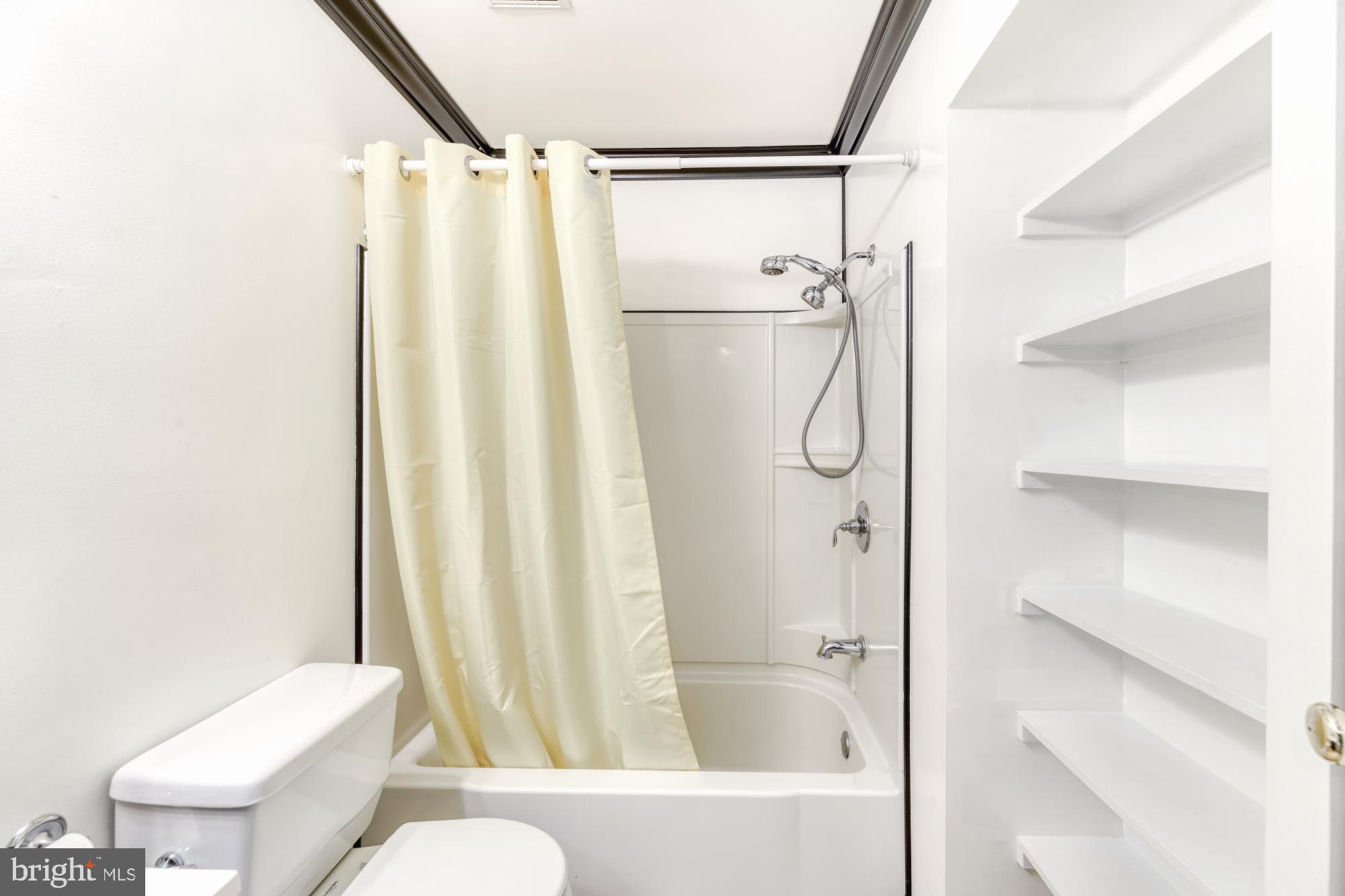 TERRACE TOWNHOUSES OF ANNANDALE - Residential