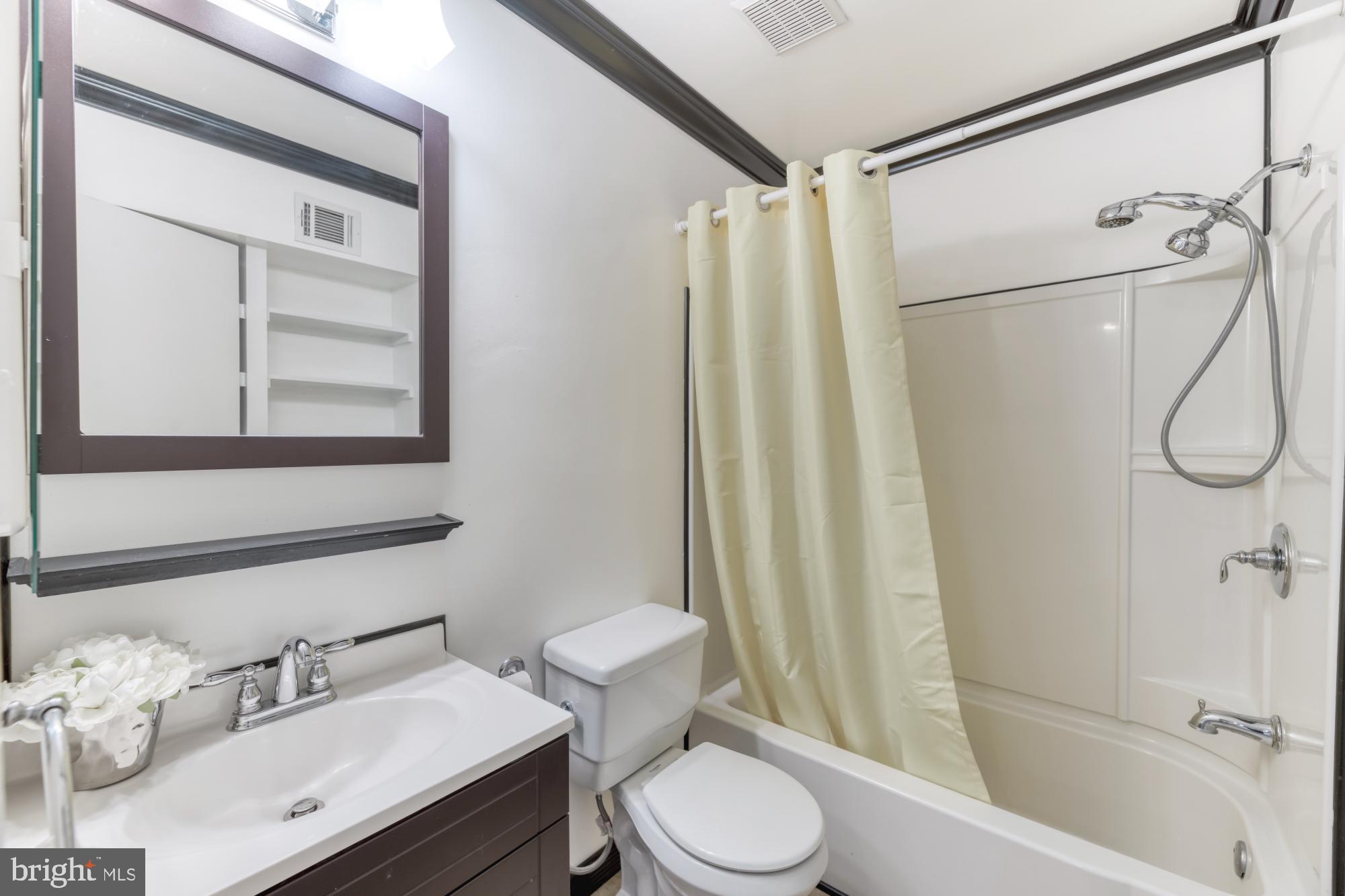 TERRACE TOWNHOUSES OF ANNANDALE - Residential