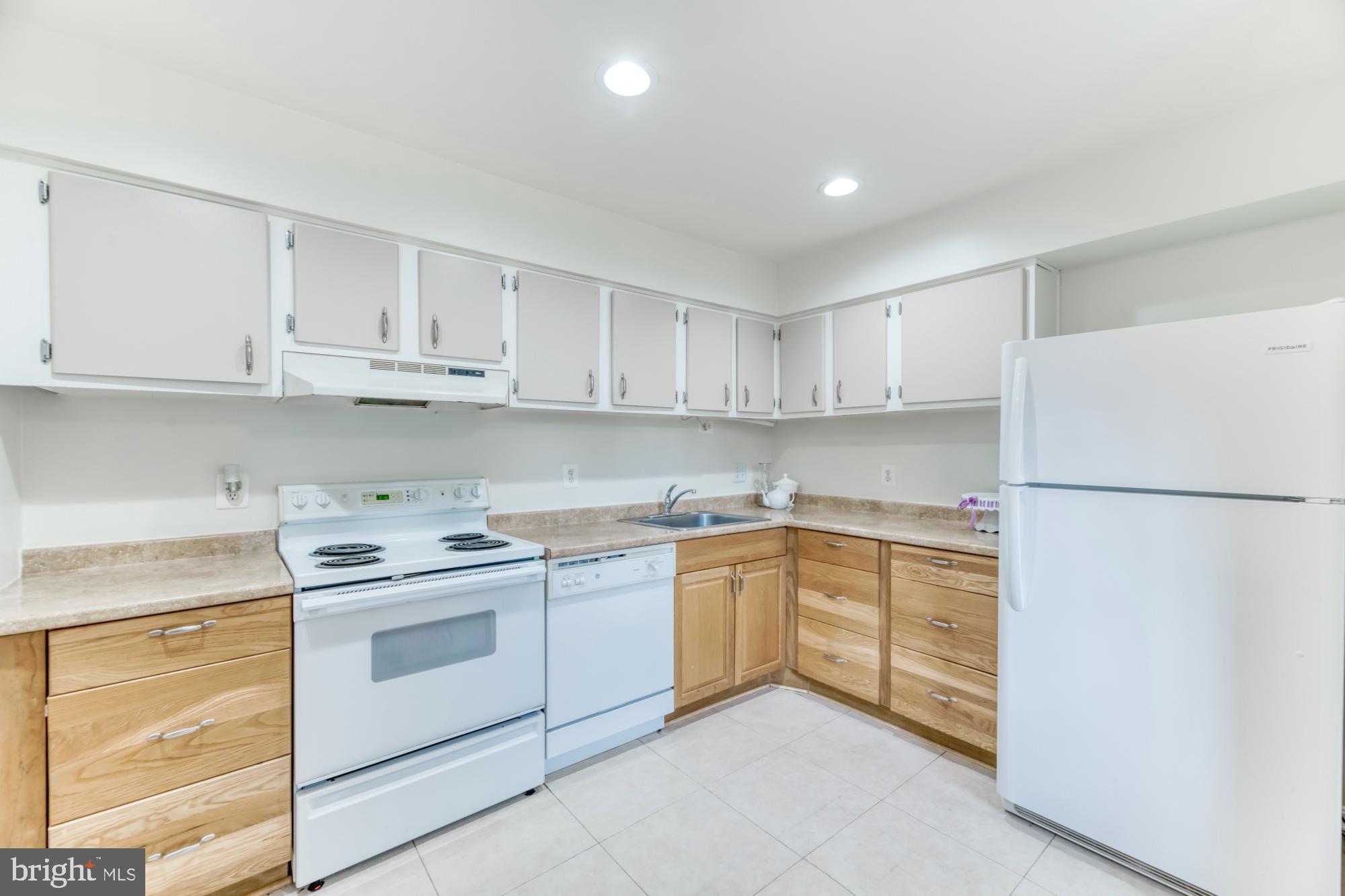 TERRACE TOWNHOUSES OF ANNANDALE - Residential