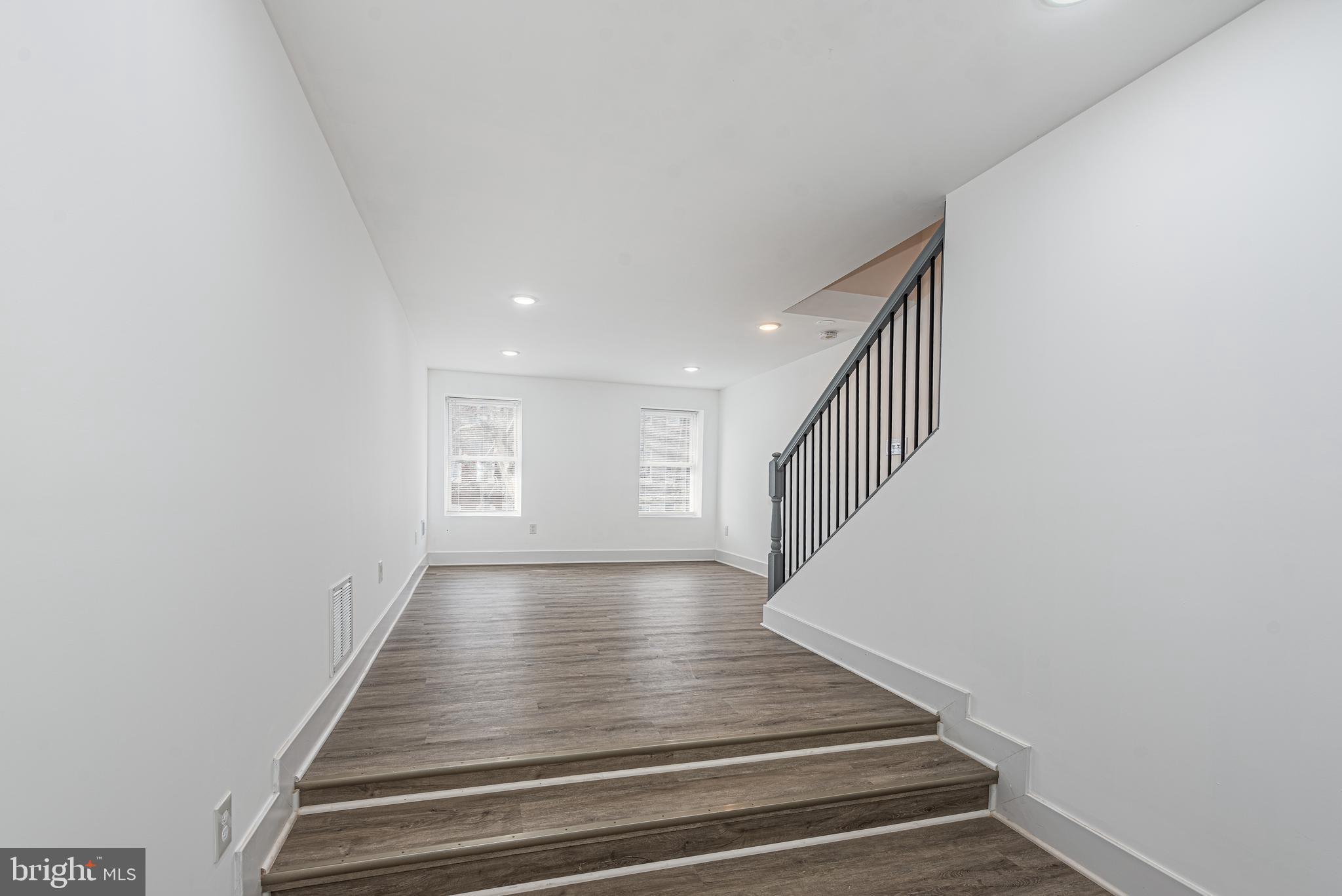 SANDTOWN-WINCHESTER - Residential