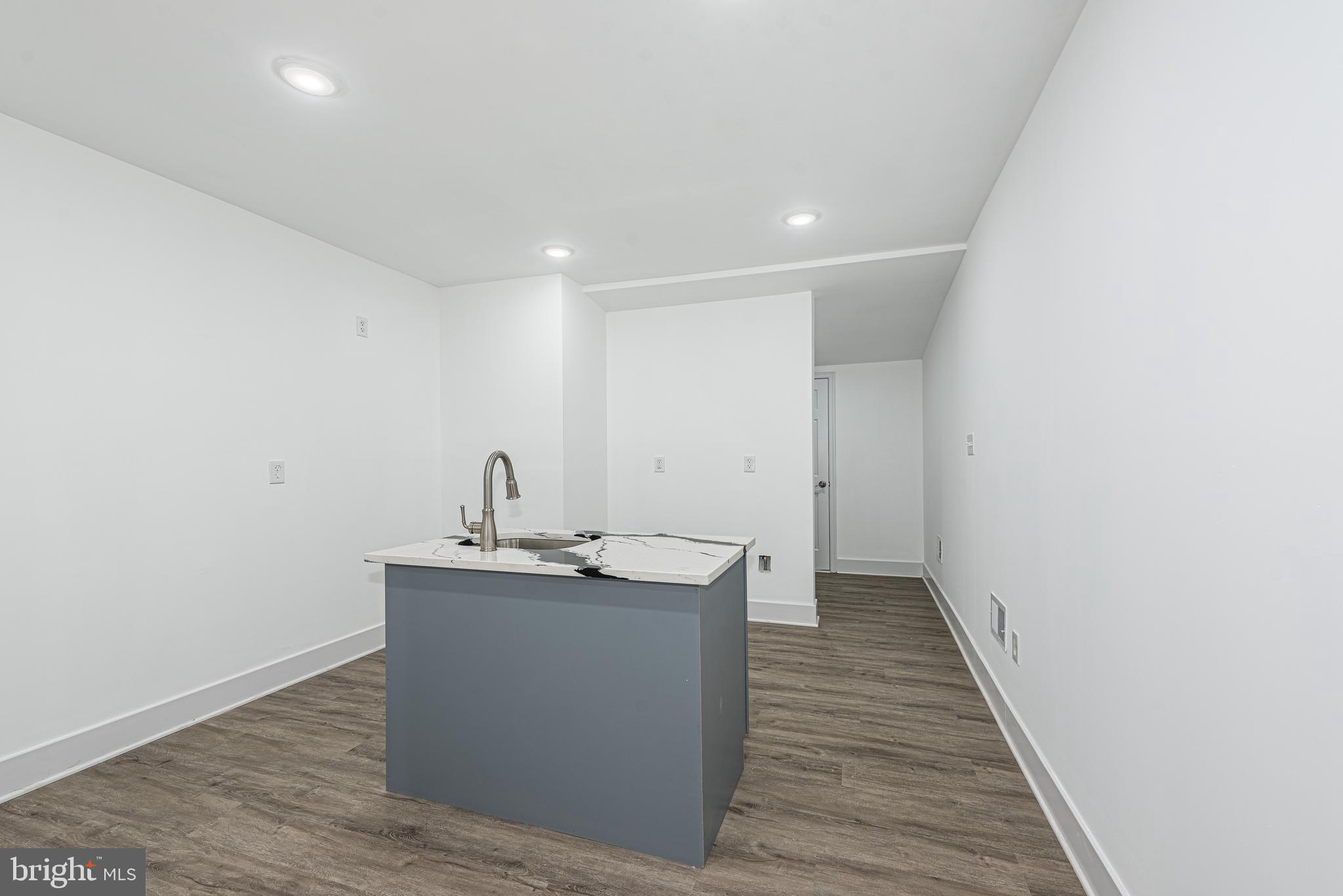 SANDTOWN-WINCHESTER - Residential