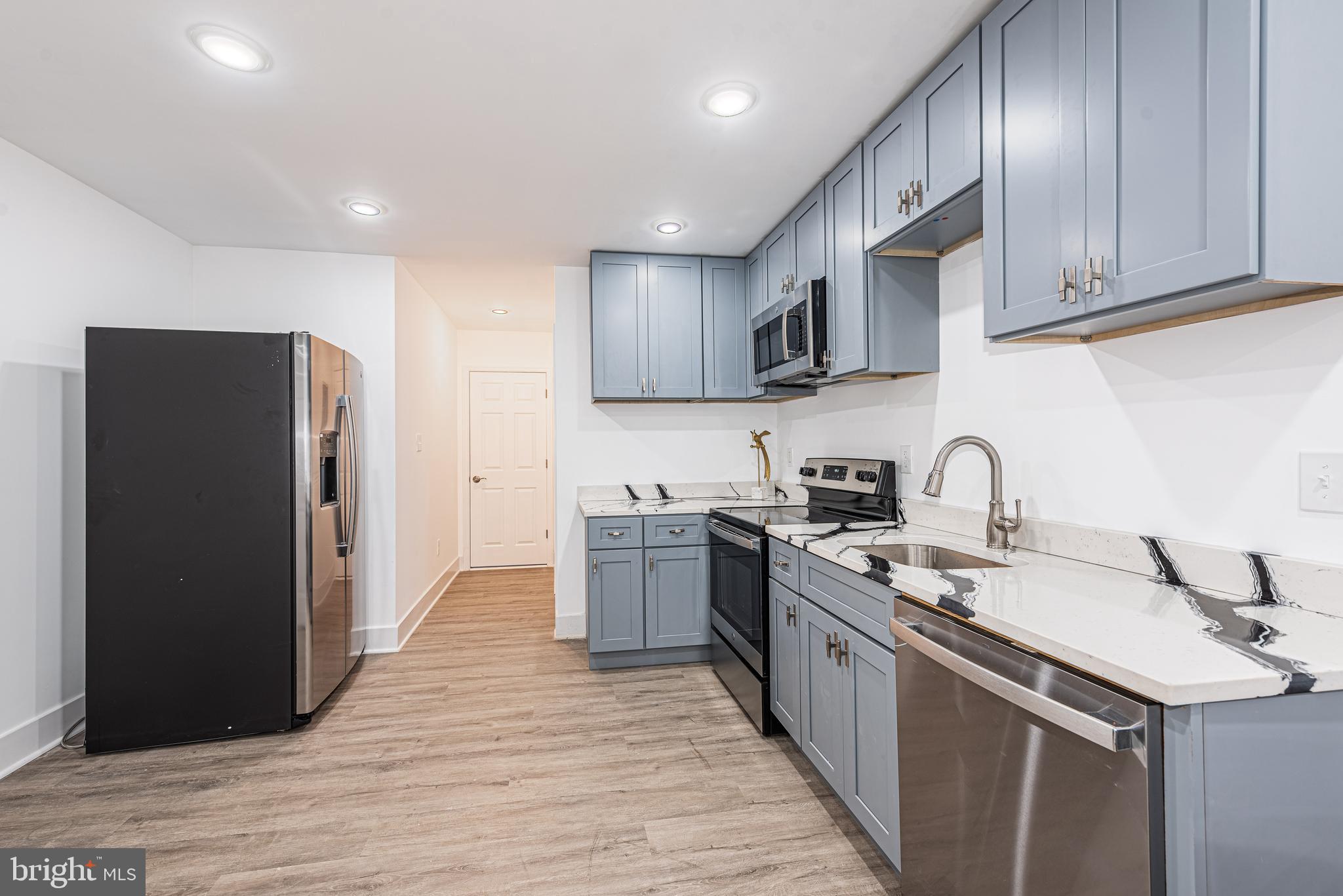 SANDTOWN-WINCHESTER - Residential