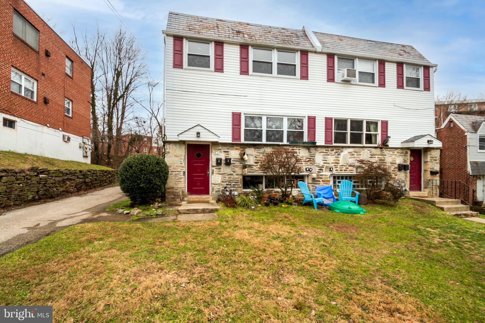 Beautiful 2 bedroom 1 bath apartment located in Media Boro. Hardwood floors throughout. Washer & dryer along with additional storage available in the basement. Conveniently located - easy walk to train, shops and restaurants in downtown Media. Easy access to major routes. No smoking. No pets.