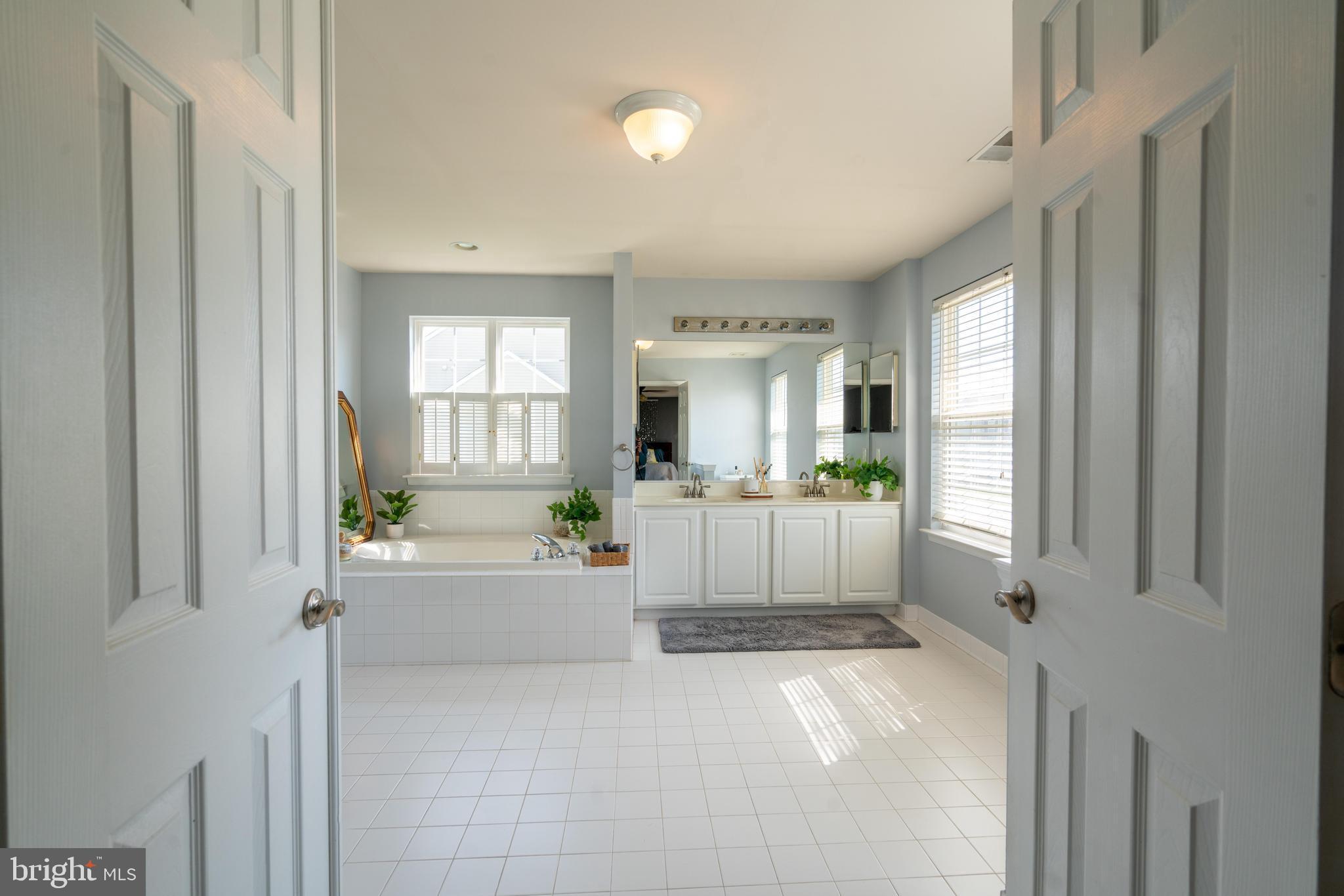 MEADOWBROOK - Residential