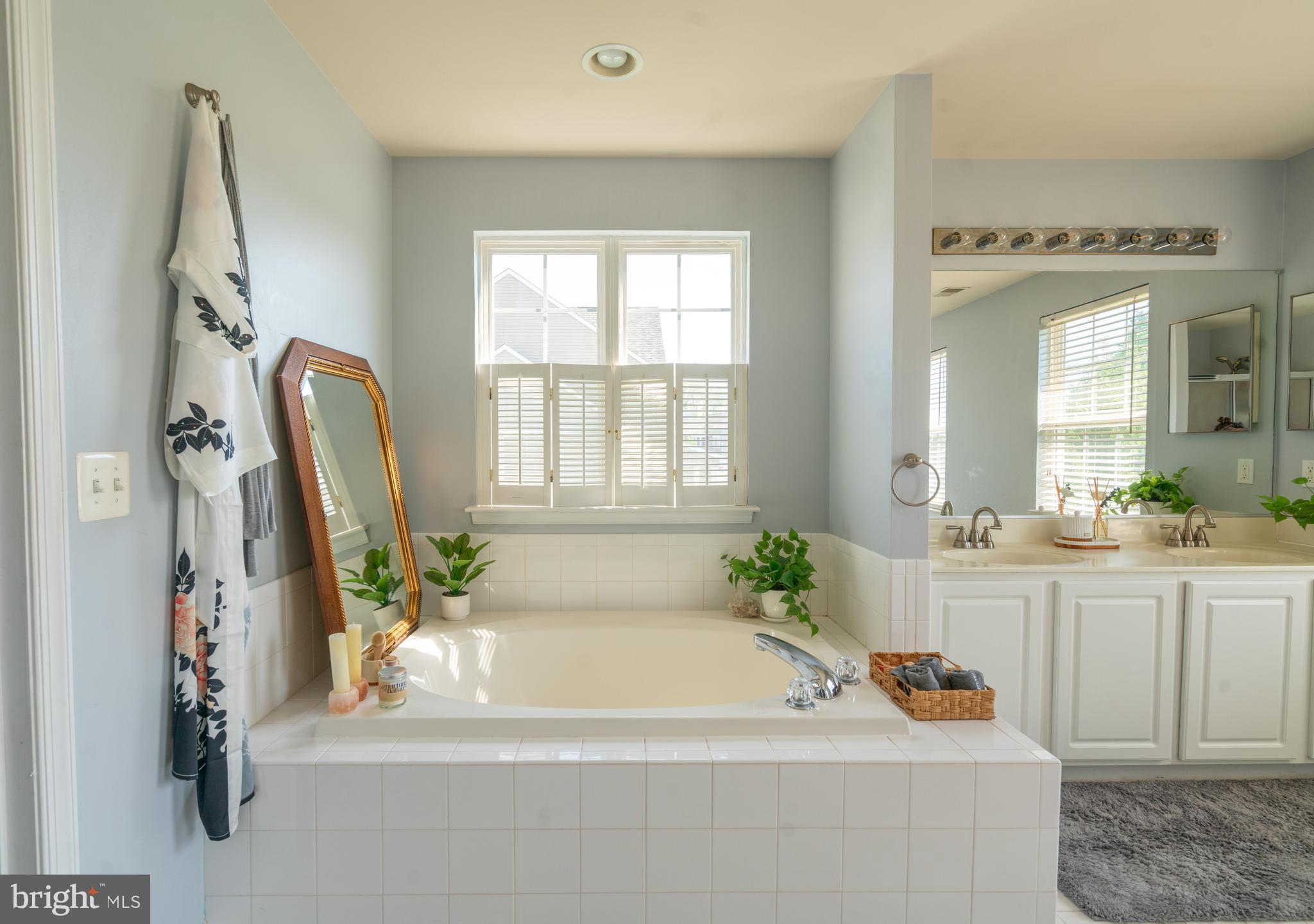 MEADOWBROOK - Residential