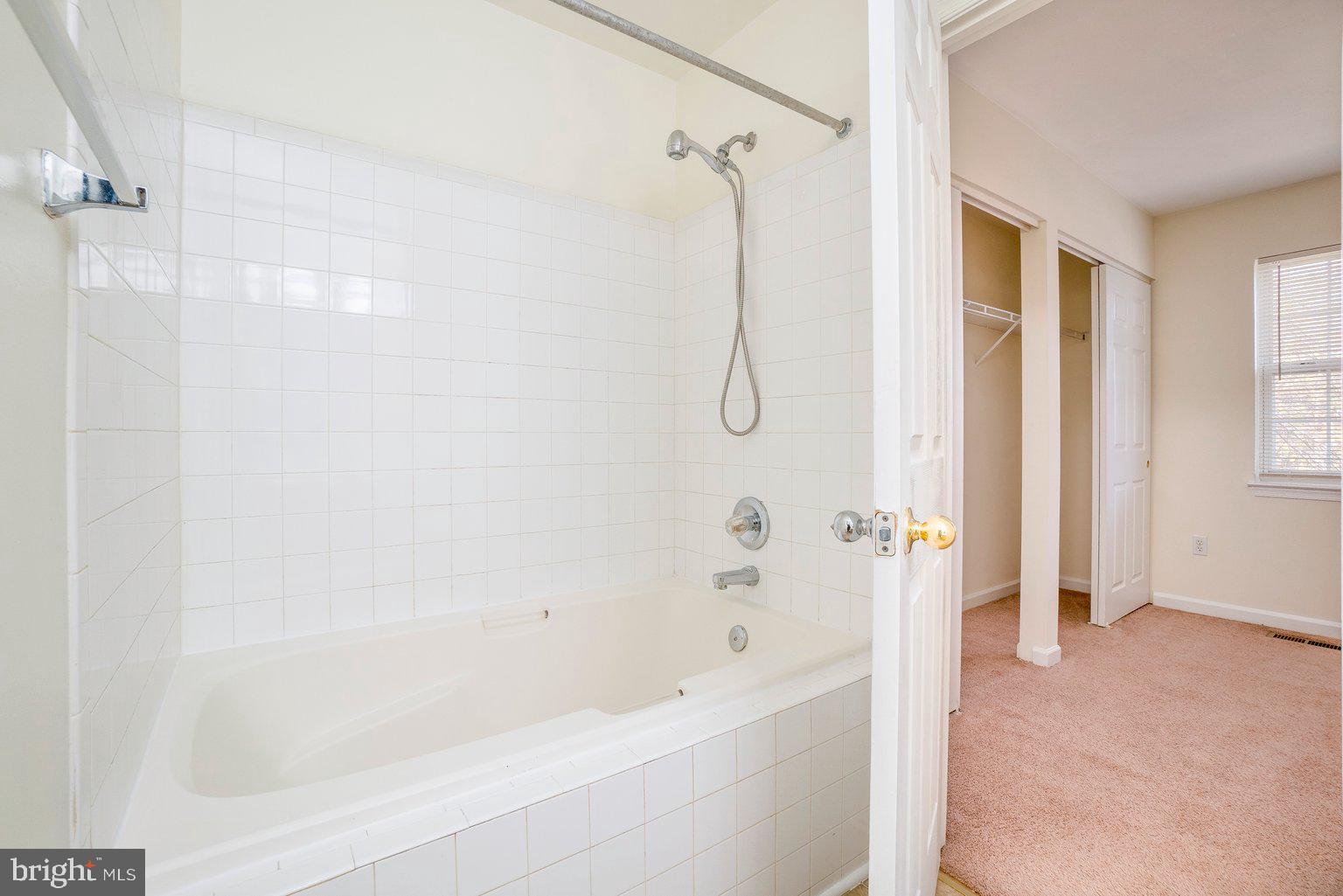 VILLAGE OF LONG REACH - Residential