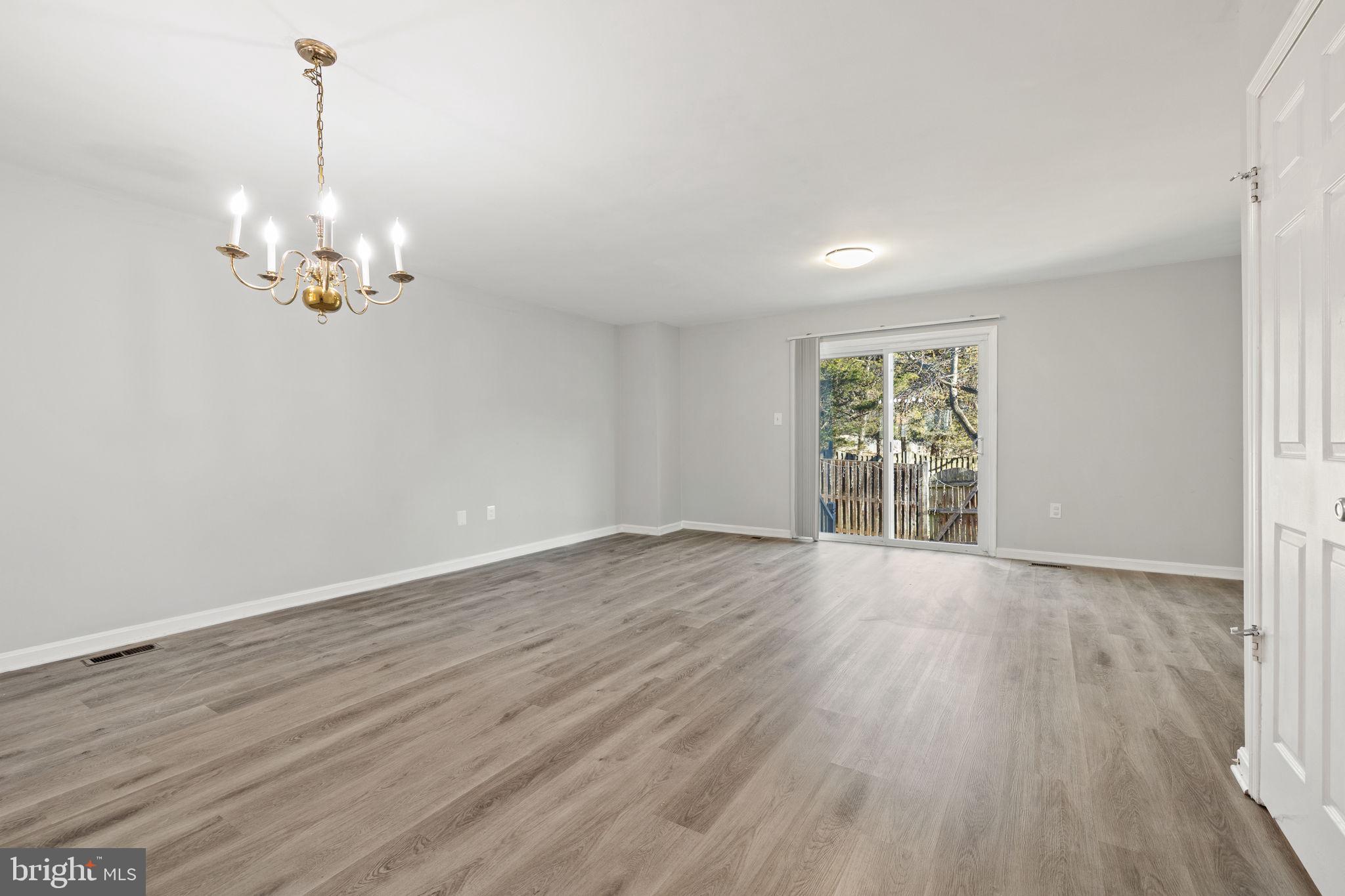 CAROLINE OAKS - Residential