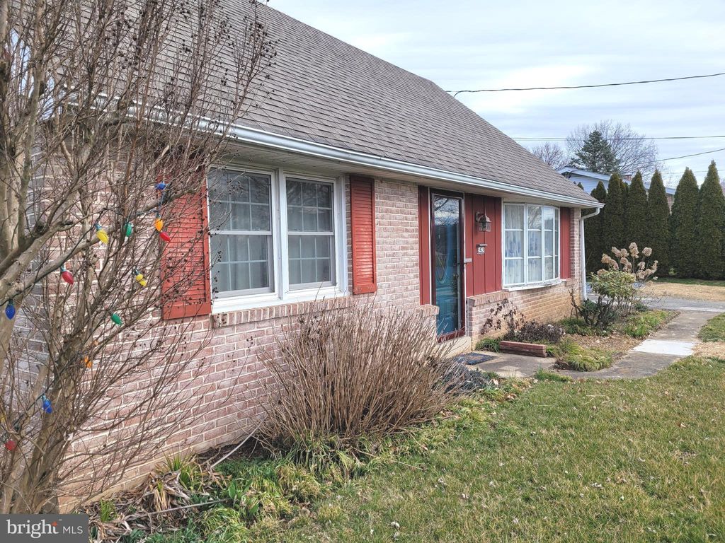 Photo of 5424 RAINBOW DR, EAST PETERSBURG, PA 17520 (MLS # PALA2031790)