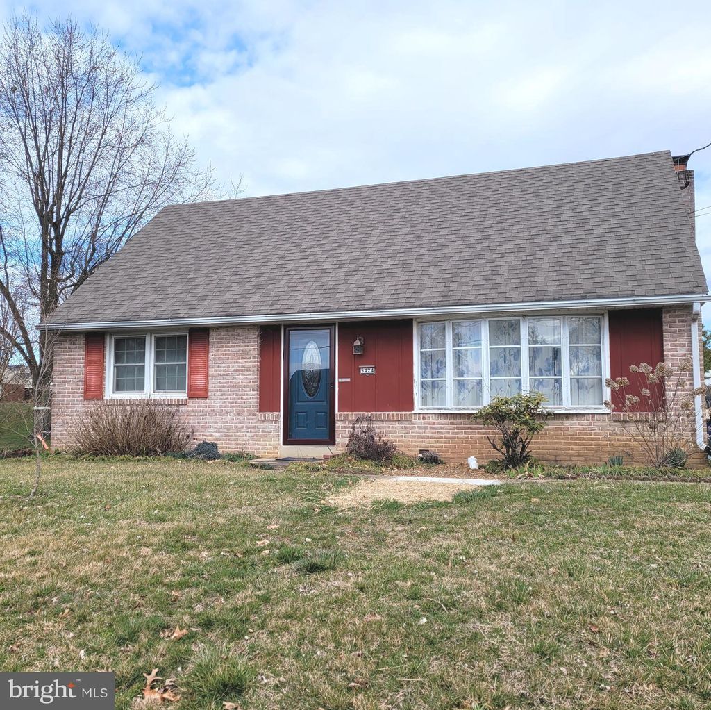 Photo of 5424 RAINBOW DR, EAST PETERSBURG, PA 17520 (MLS # PALA2031790)