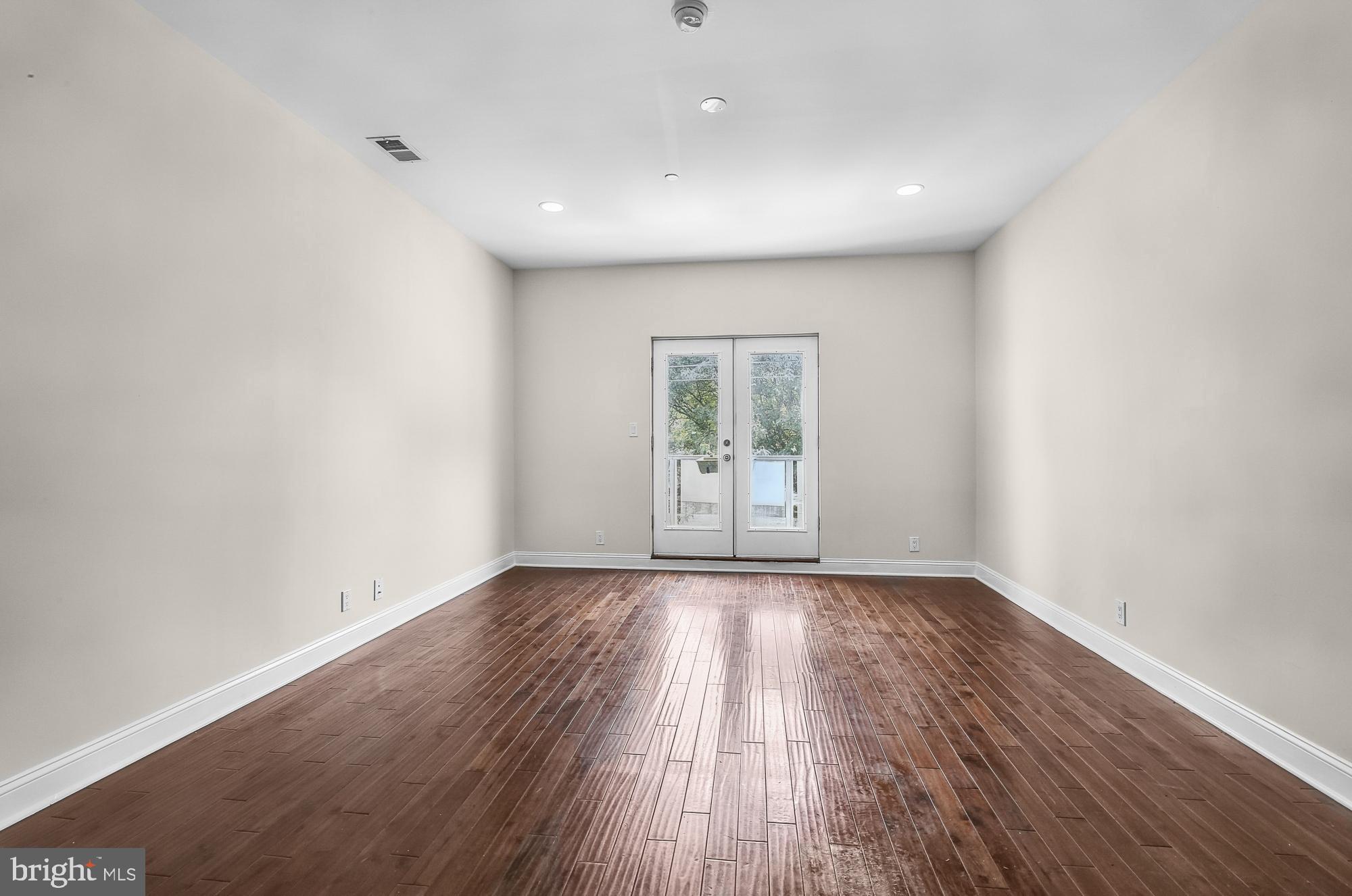 EAST KENSINGTON - Residential Lease