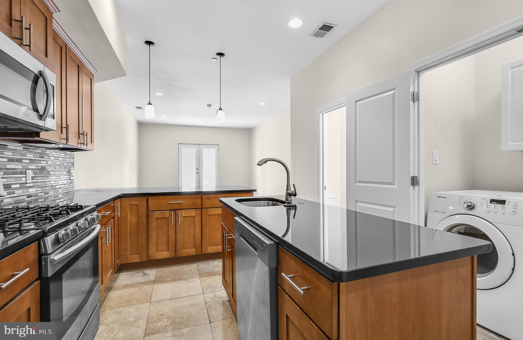 EAST KENSINGTON - Residential Lease