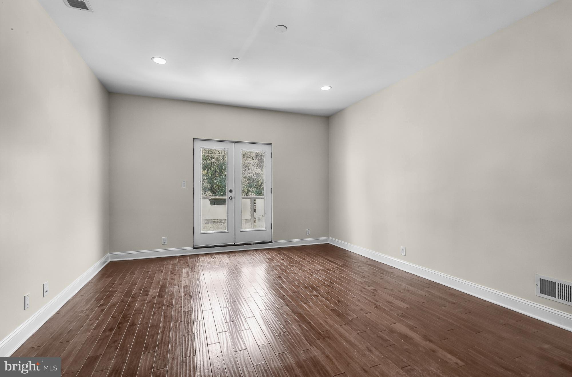 EAST KENSINGTON - Residential Lease