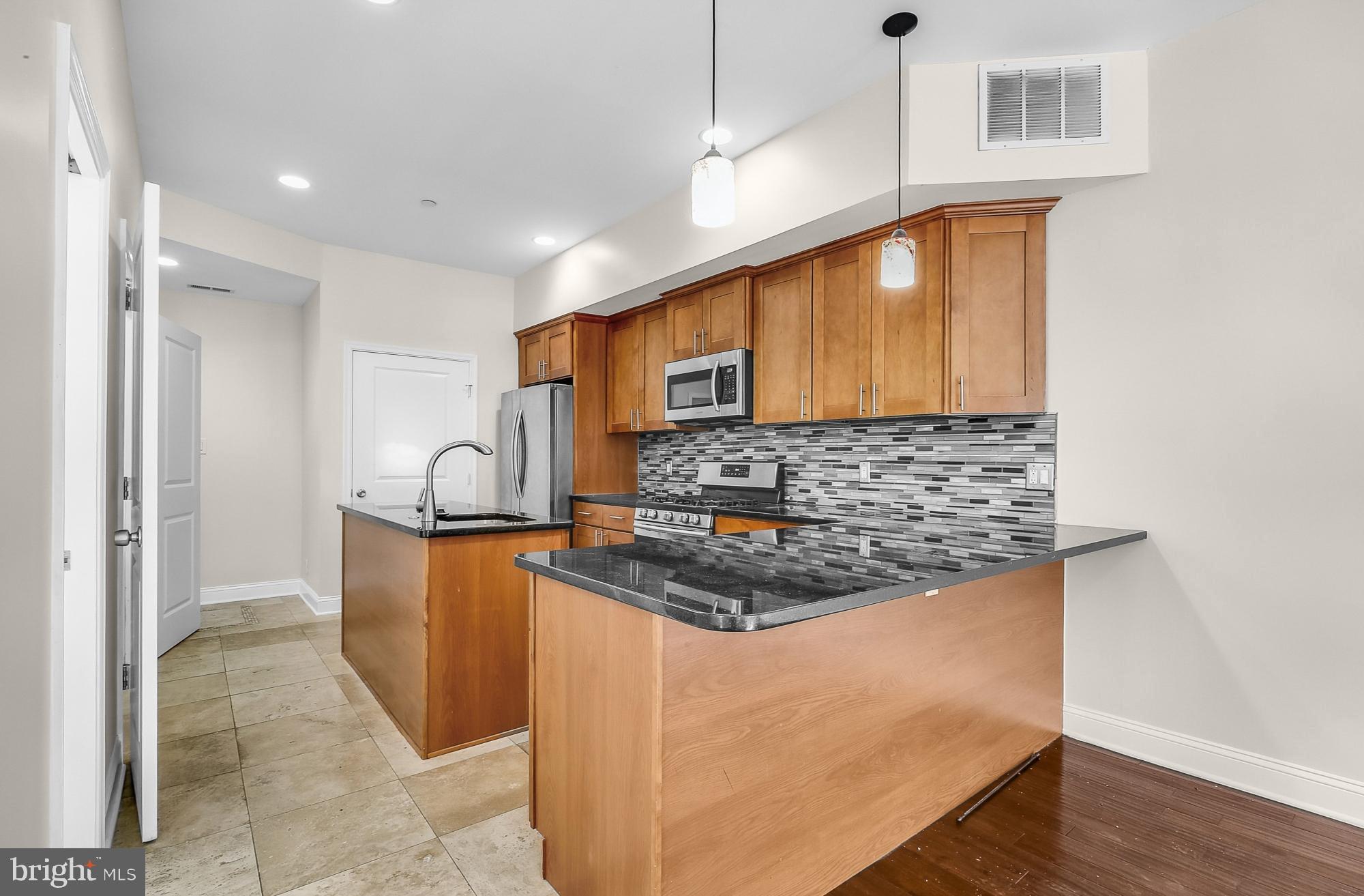 EAST KENSINGTON - Residential Lease