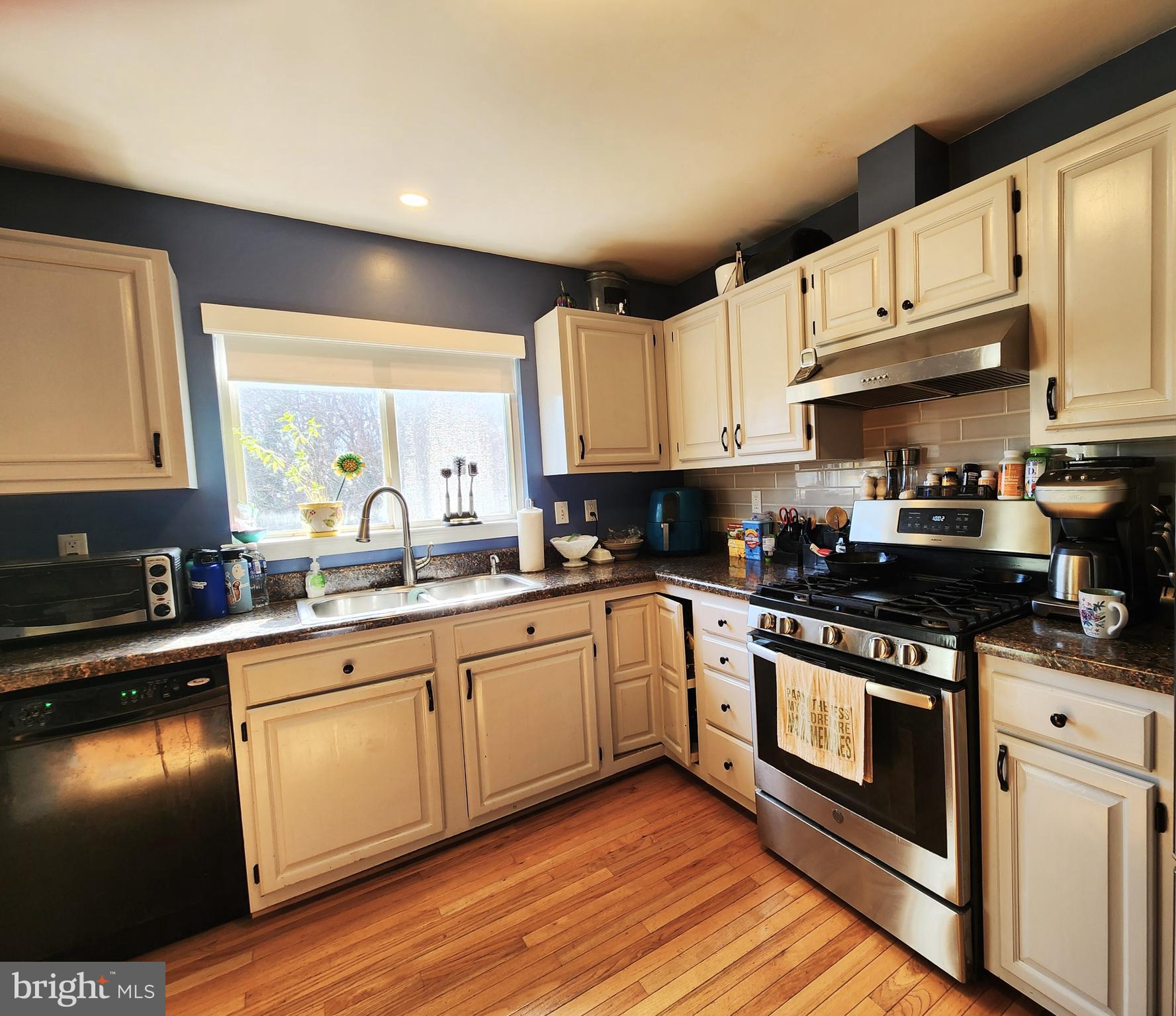 HINES ESTATES - Residential Lease