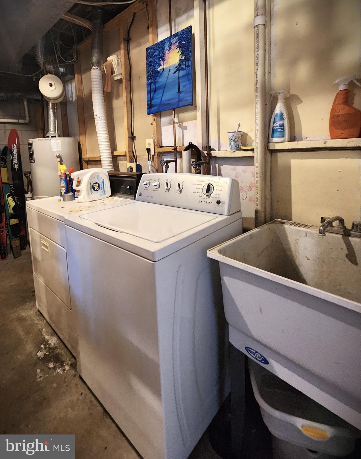 HINES ESTATES - Residential Lease