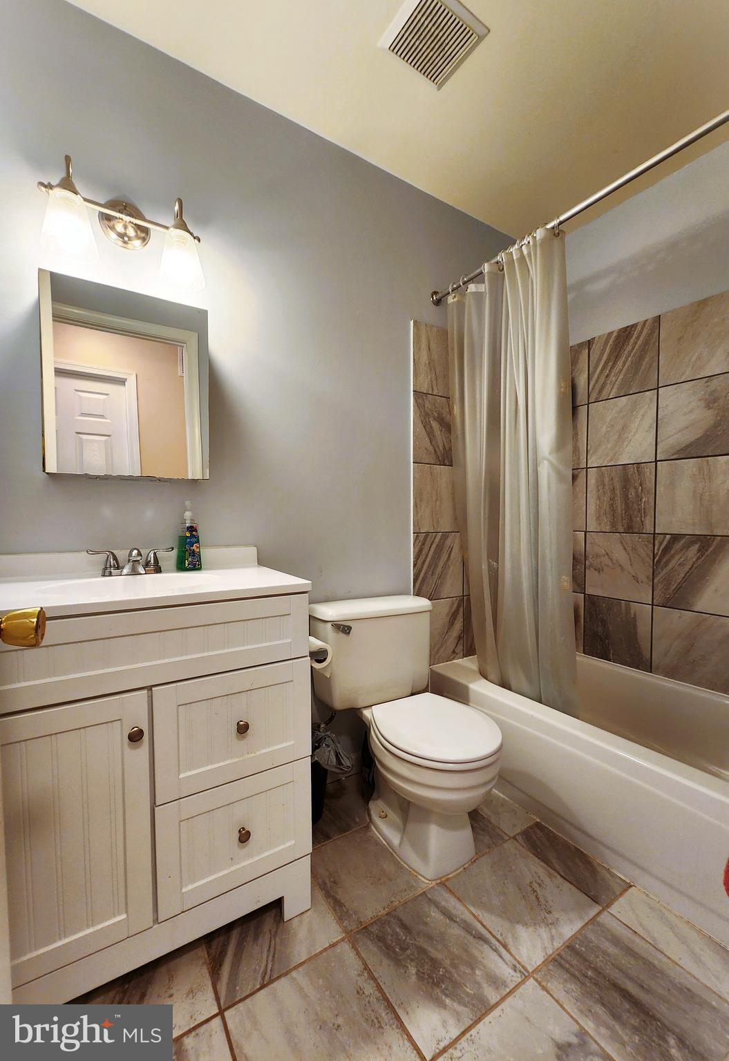 HINES ESTATES - Residential Lease