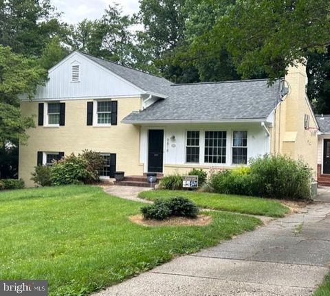 Photo of 9818 CULVER ST, KENSINGTON, MD 20895 (MLS # MDMC2103572)