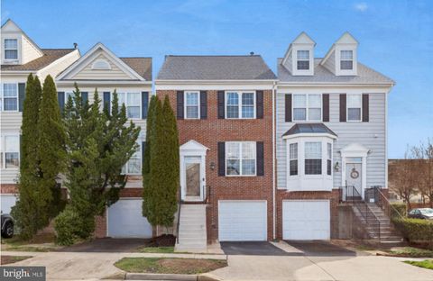 Townhouse For Sale - 25462 Upper Clubhouse Drive<br/> CHANTILLY, VA 20152