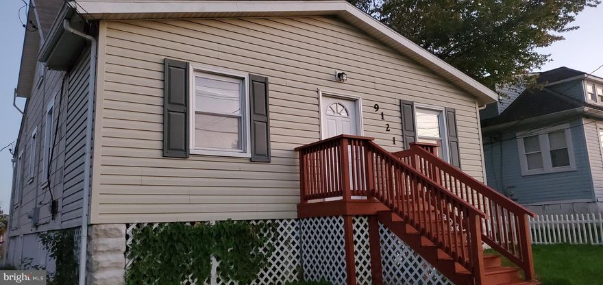 recent upgraded single family home for rent. 3 bedrooms and 2 full baths. New painting, new floor, new appliances, newly upgraded kitchen and baths. Convenient to shopping, schools, major routes. Looking for good tenants with stable job and credit score of 660 or higher. Ample on site parking.