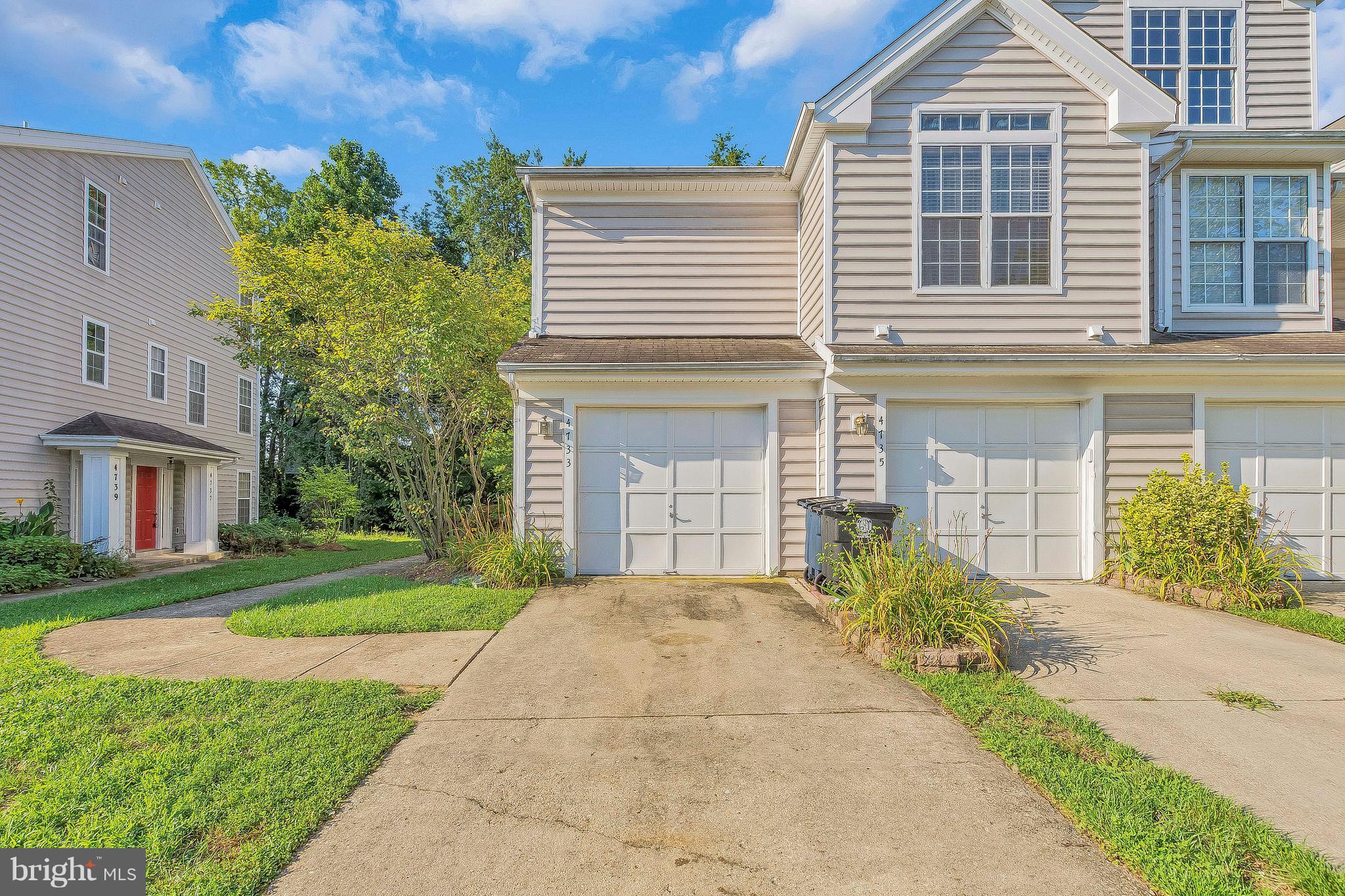 Freshly painted and updated condo. Hardwood flooring, newer appliances, updated kitchen and baths. Ready to move in!