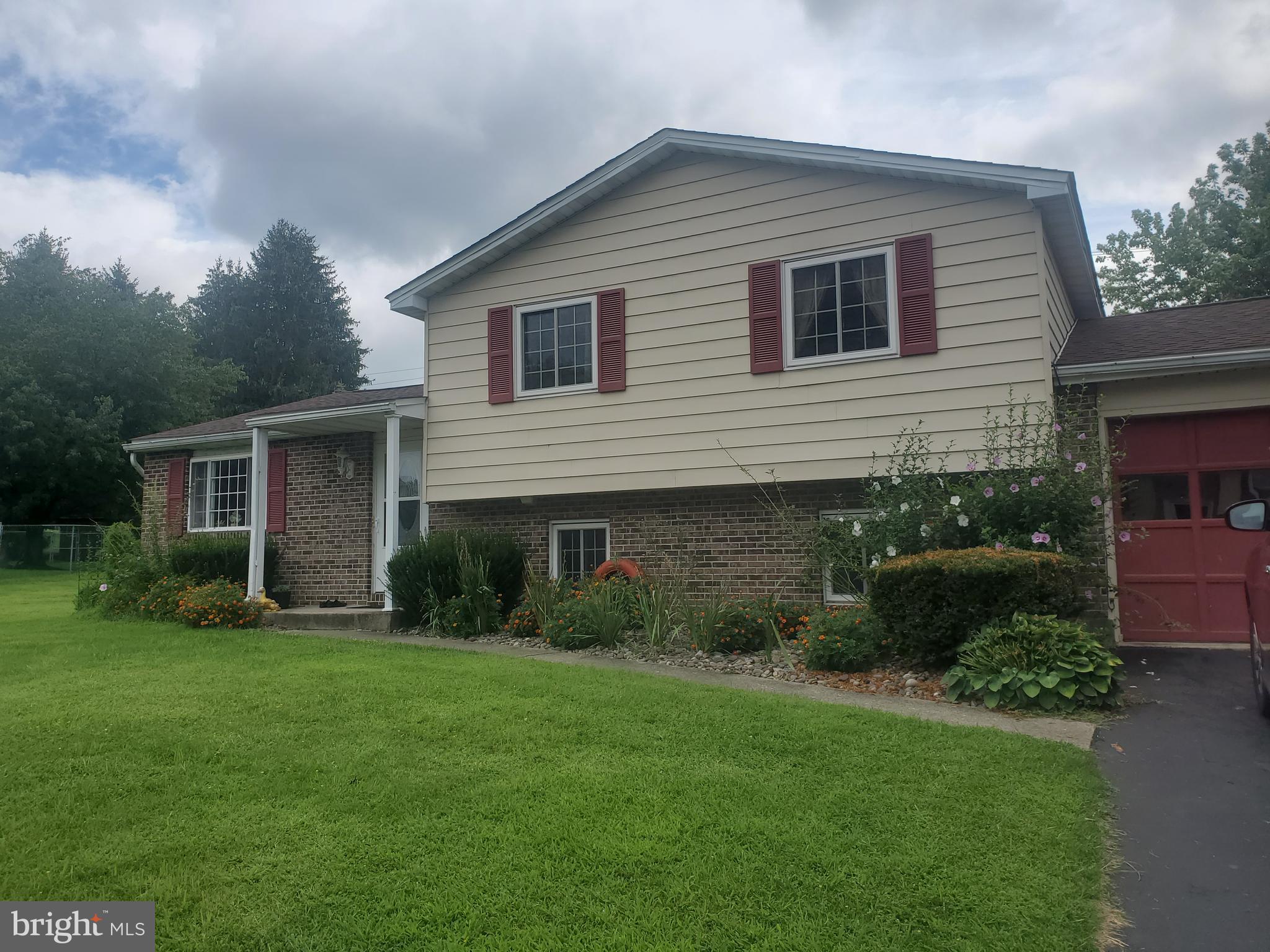 Affordable well maintained St Lawrence split home with lots of living space is available for quick occupancy.. Home is situated on a level, quiet setting located on a cul-de-sac with very light traffic at very low speed. Must see... almost 2400sf total living space with 2 full baths! Beautiful hardwood floor in Living Room. Large kitchen and adjacent Dining Area will be highly desirable by today's buyers. Lower level features large Family Room with an additional bedroom/office and full bath. Be comfortable during hot summer days central air. Relax outside with the 2 tiered deck offers great relaxation with a private setting. Attached garage is easily accessible via the Family Room. Now is your chance! Seize this opportunity! Schedule your showing, start packing and make this home yours!