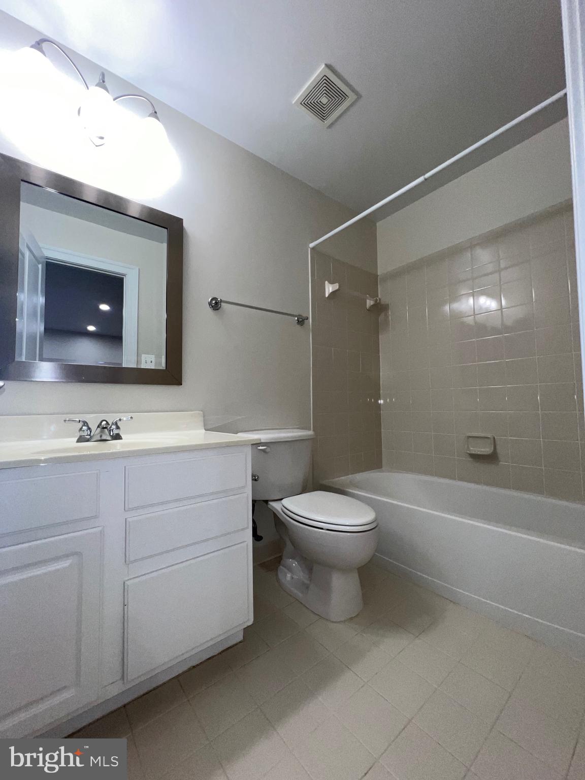 MEADOW BROOK COVE - Residential Lease