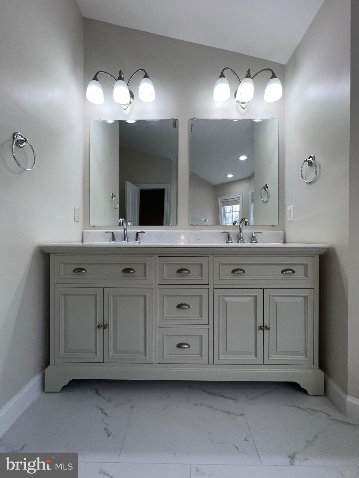 MEADOW BROOK COVE - Residential Lease