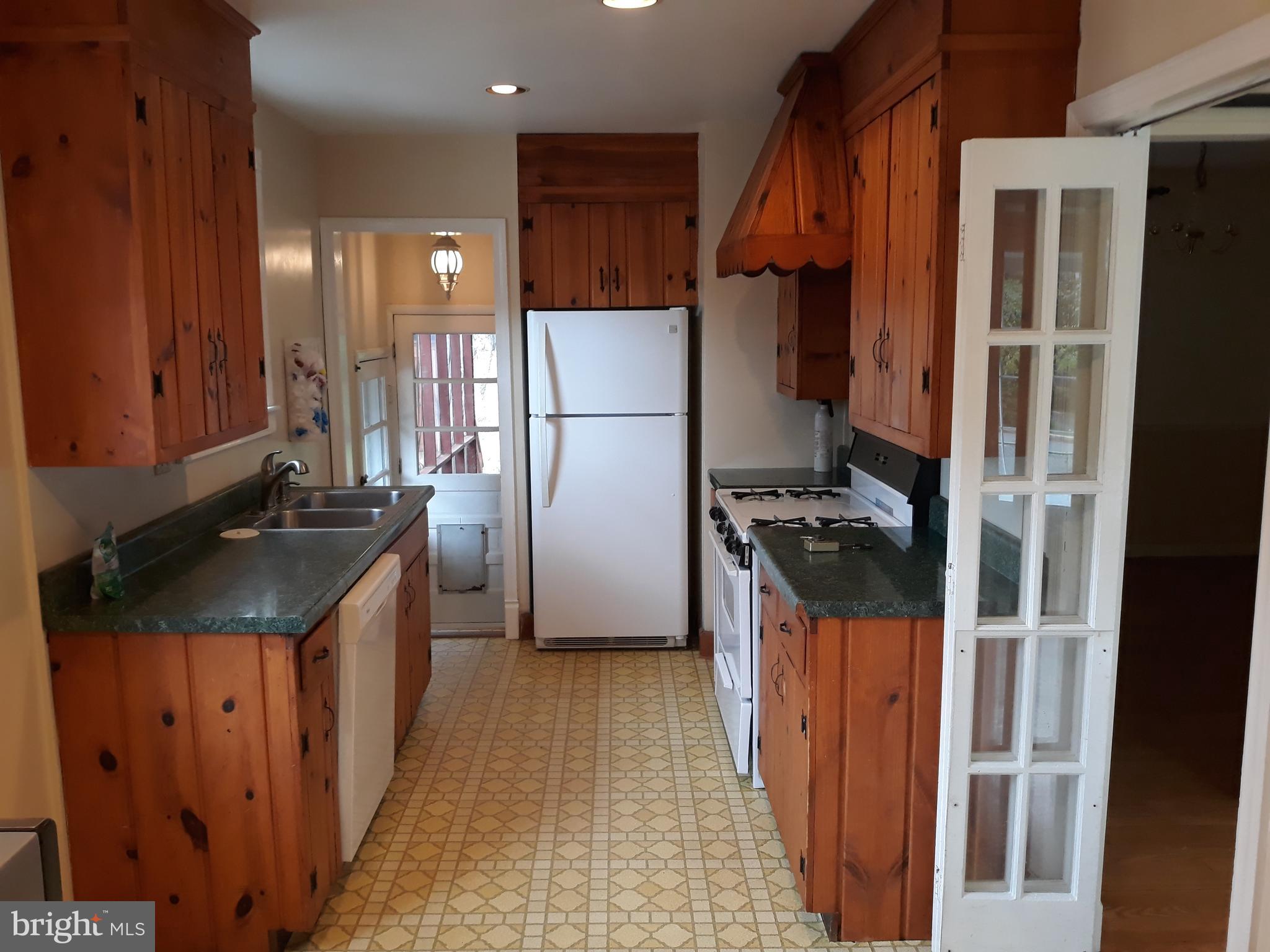 GROVE AVENUE - Residential Lease