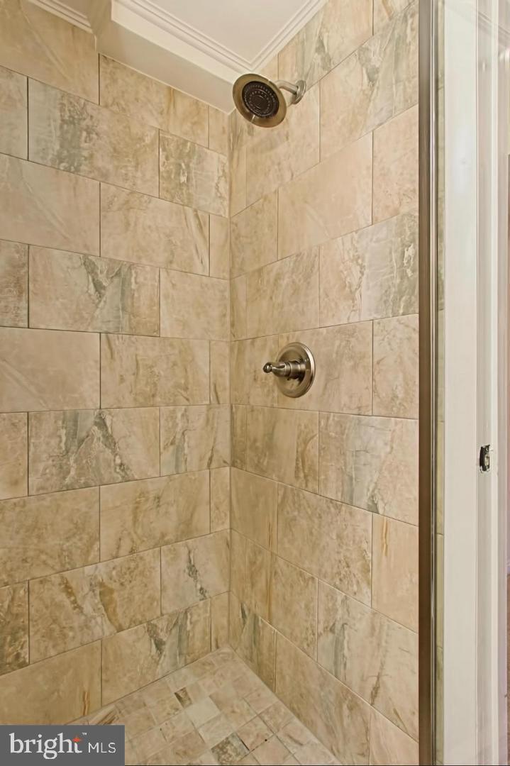 GROVE AVENUE - Residential Lease