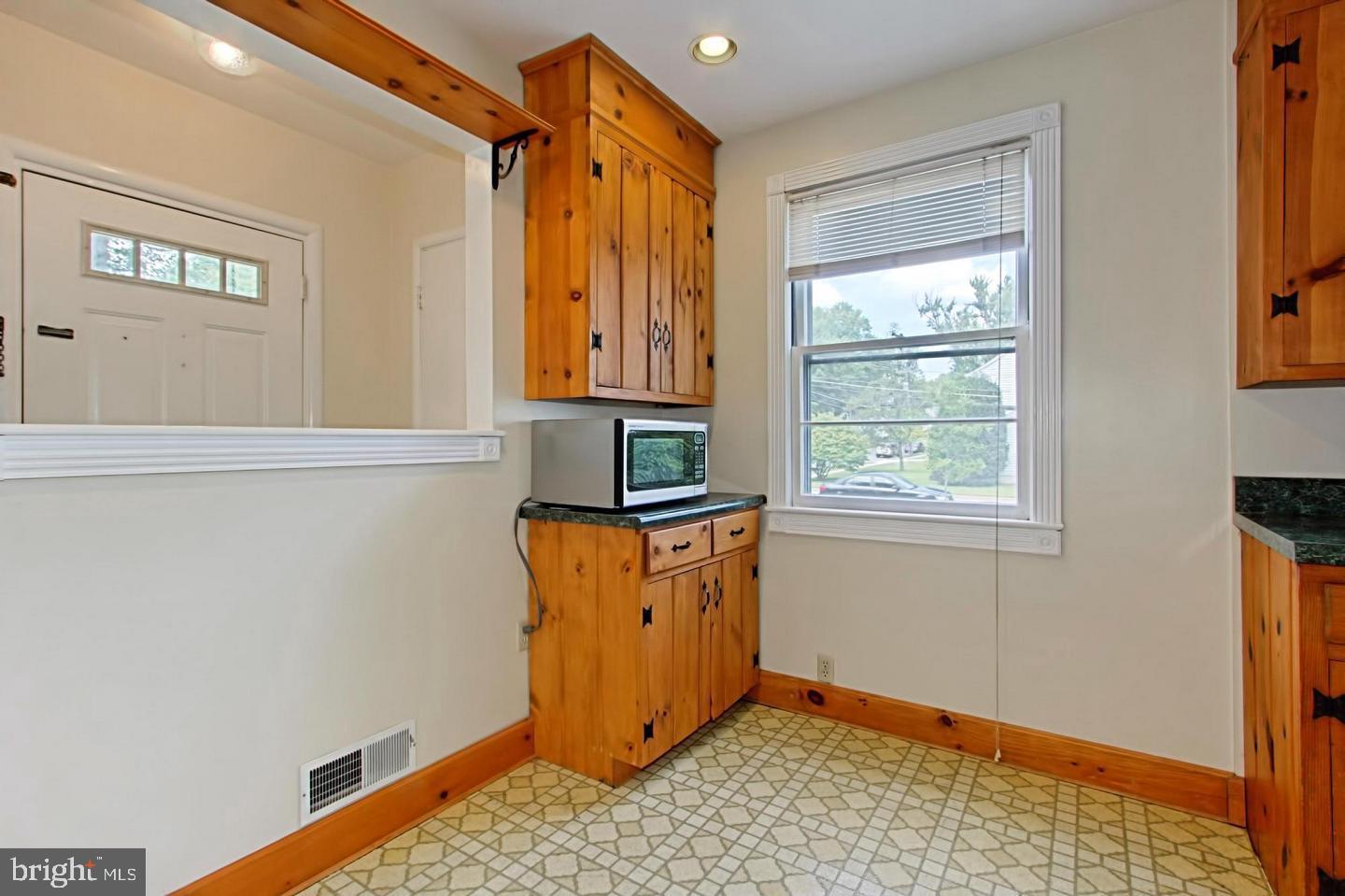 GROVE AVENUE - Residential Lease