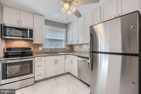 Townhouse For Sale - 278 Cedarmere Circle<br/> OWINGS MILLS, MD 21117