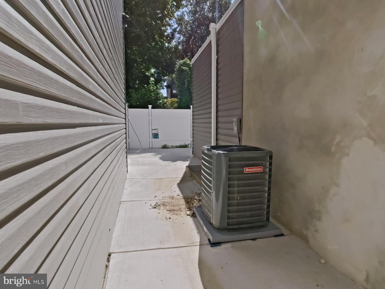 LUDLOW - Residential