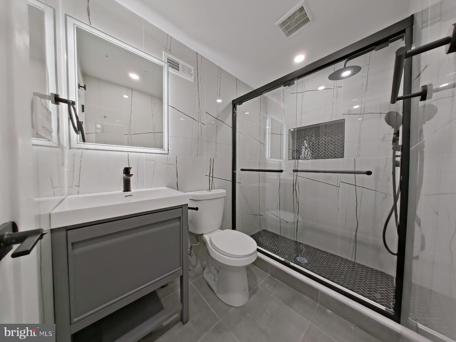 LUDLOW - Residential