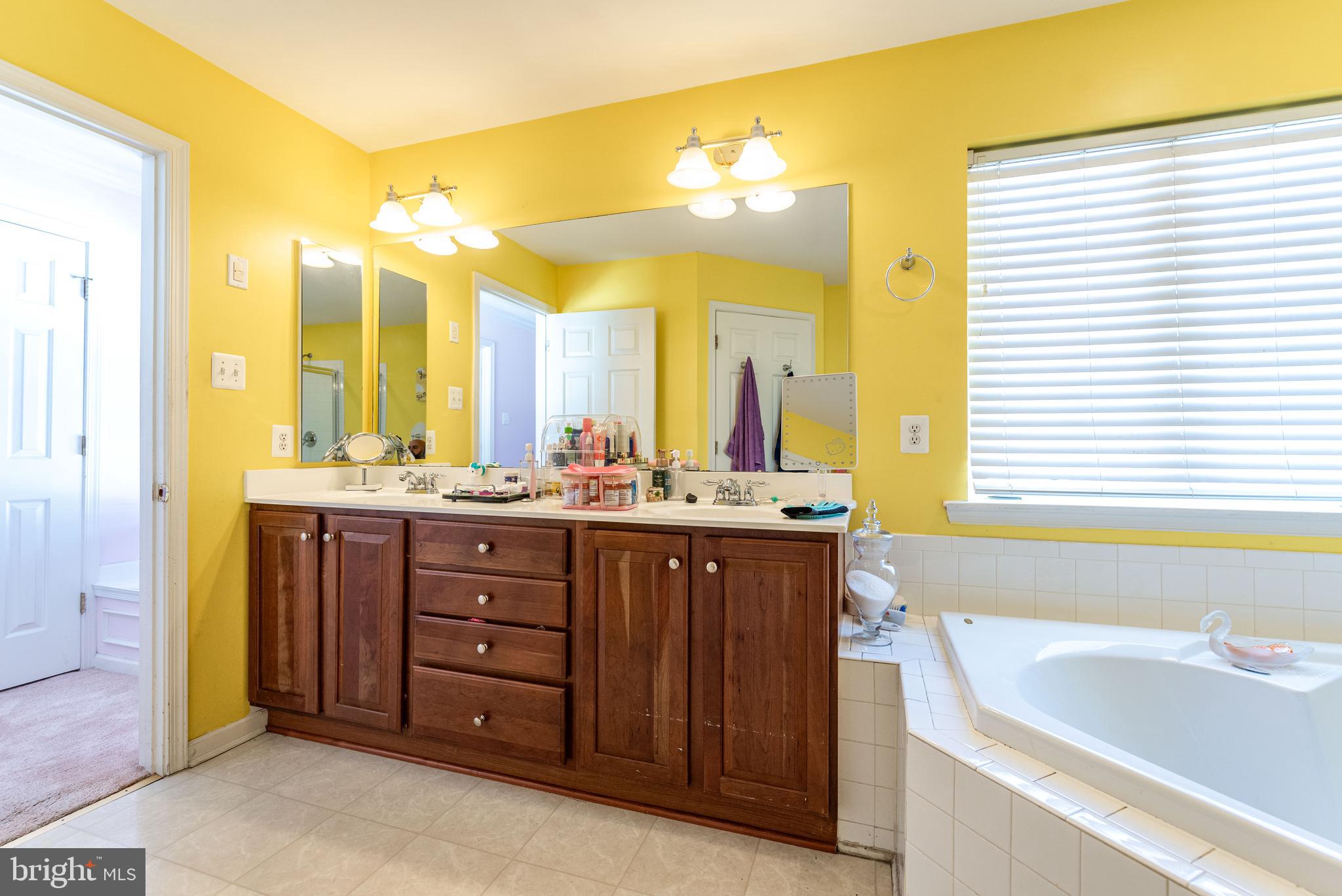 FOX RUN ESTATES - Residential